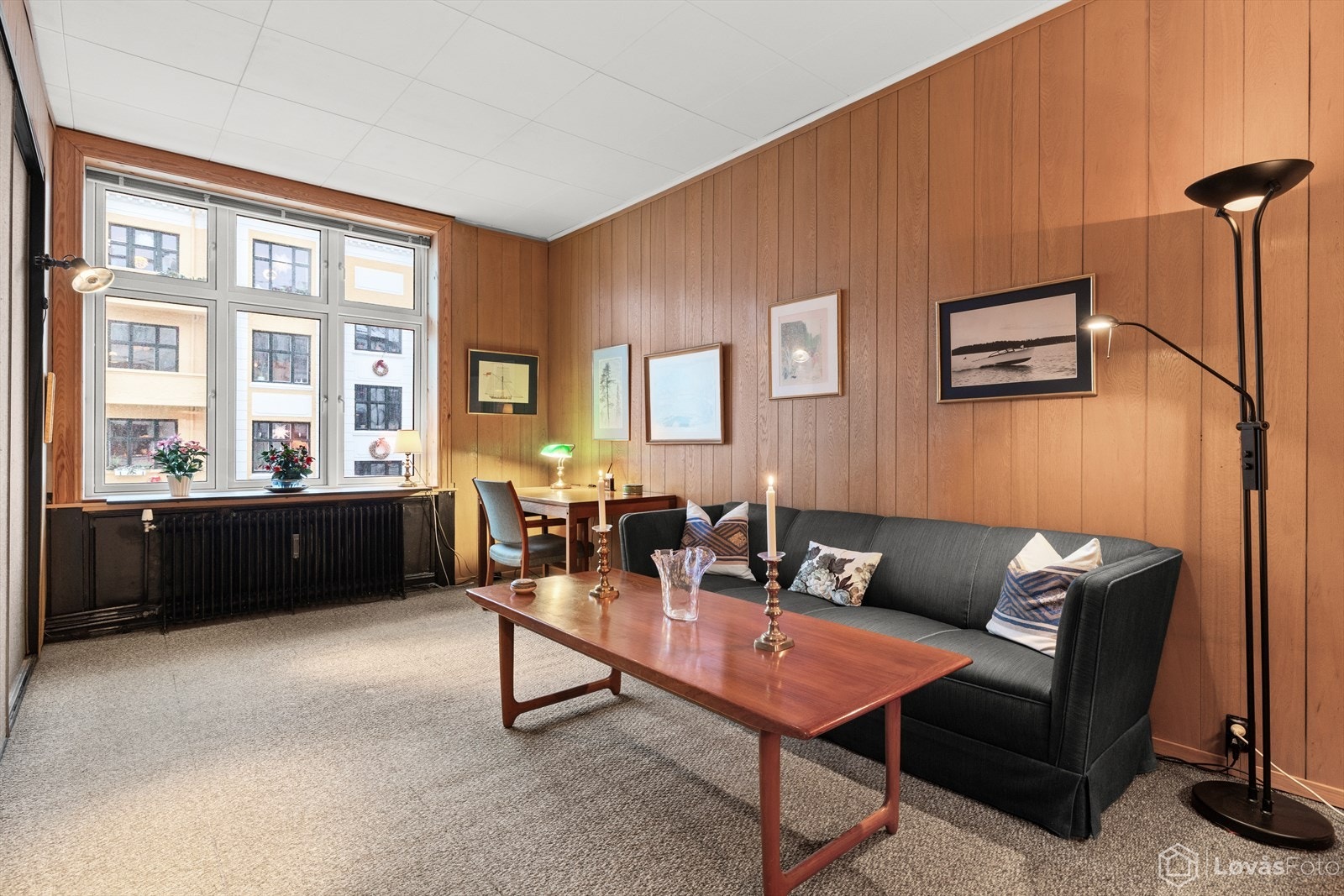 Romslig og fleksibelt rom som i dag benyttes som kontor/soverom. Ref. planskisse 1 og 2 egner rommet seg også godt som stue. Galleribilde