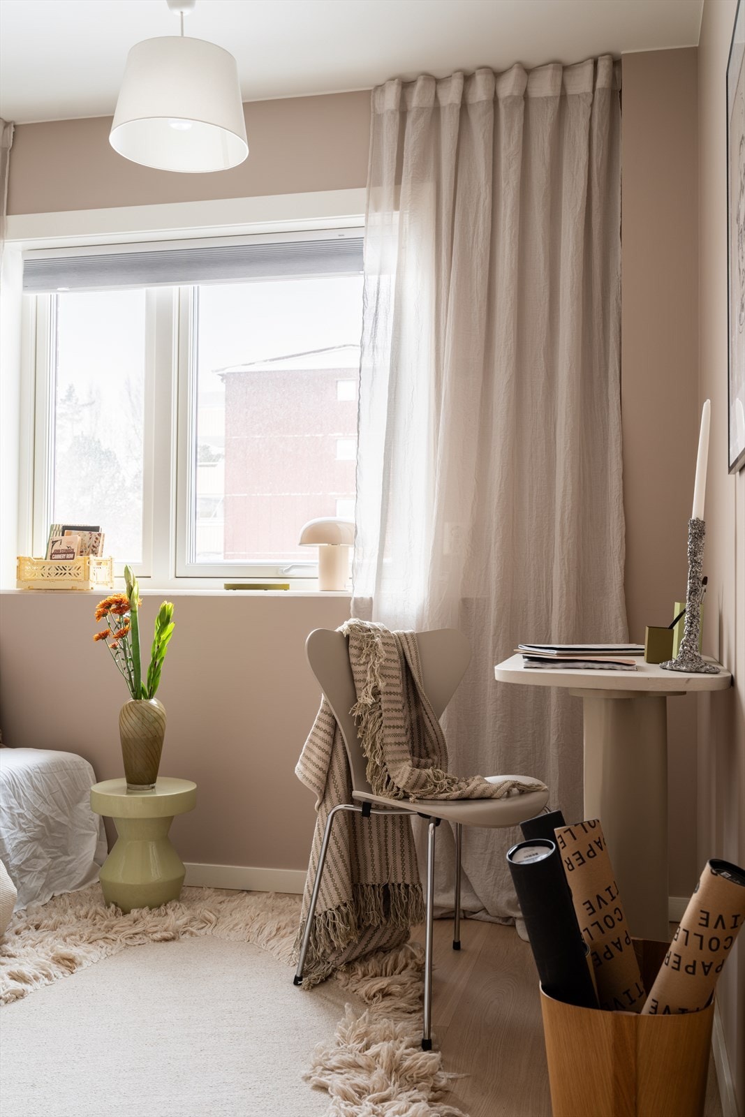 Radiatoren på soverommet er kledd inn, og gir god varme i de kalde månedene. Galleribilde