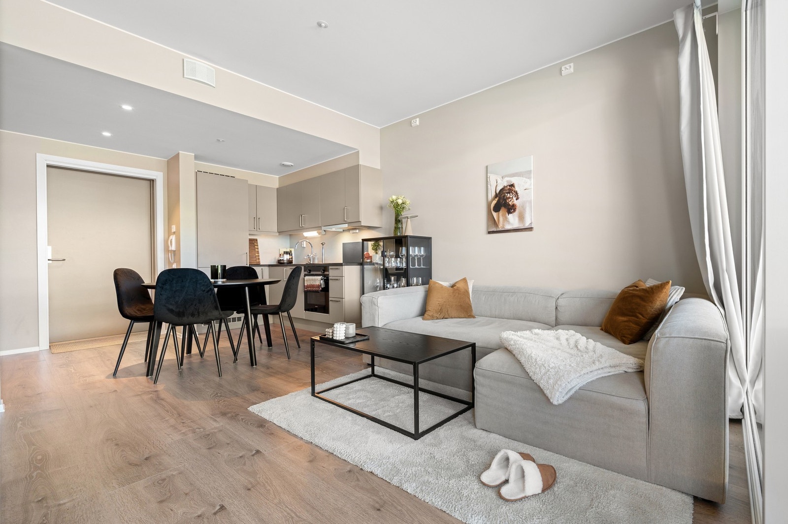 Boligen er oppmålt til å være 35 kvm BRA-i. Galleribilde