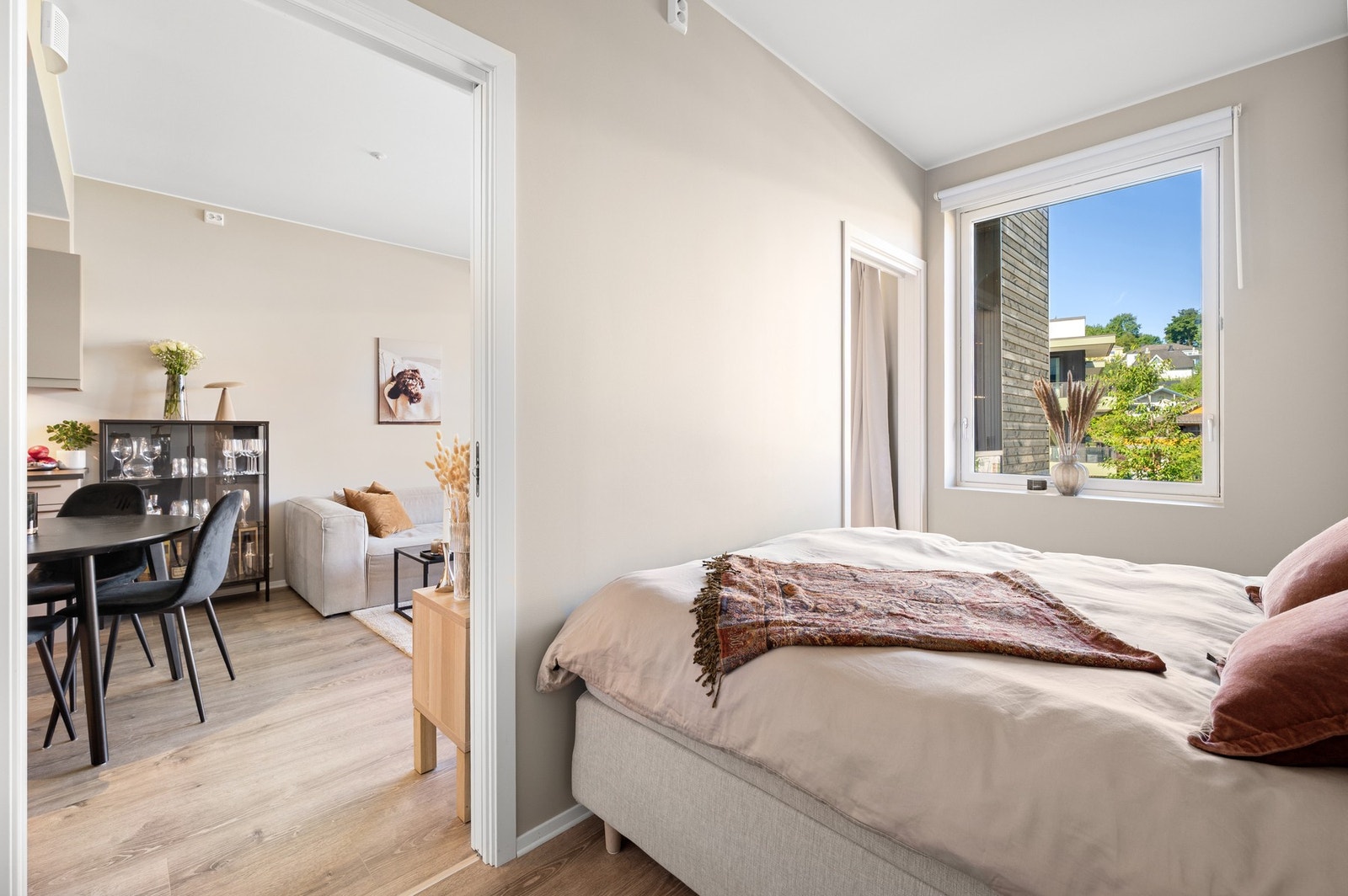 Soverommet har en praktisk skyvedørløsning fra begge sider av rommet. Galleribilde