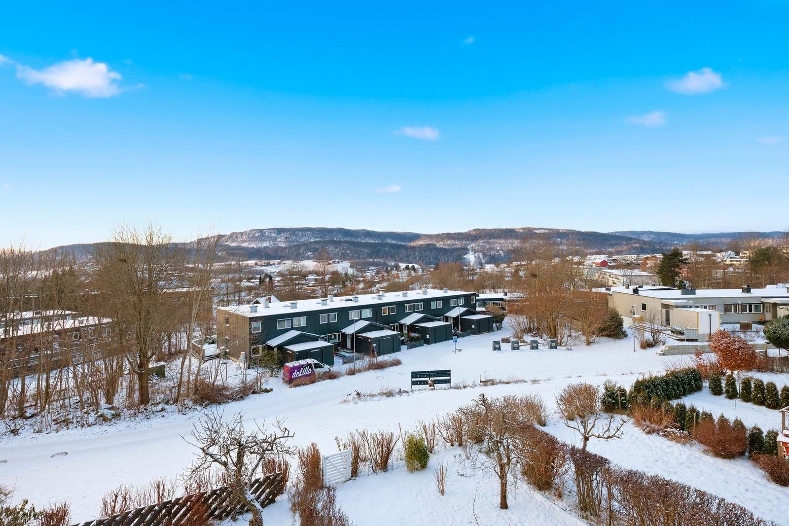 Leiligheten ligger i byggets 2. etasje med flott utsikt og ingen innsyn. Galleribilde