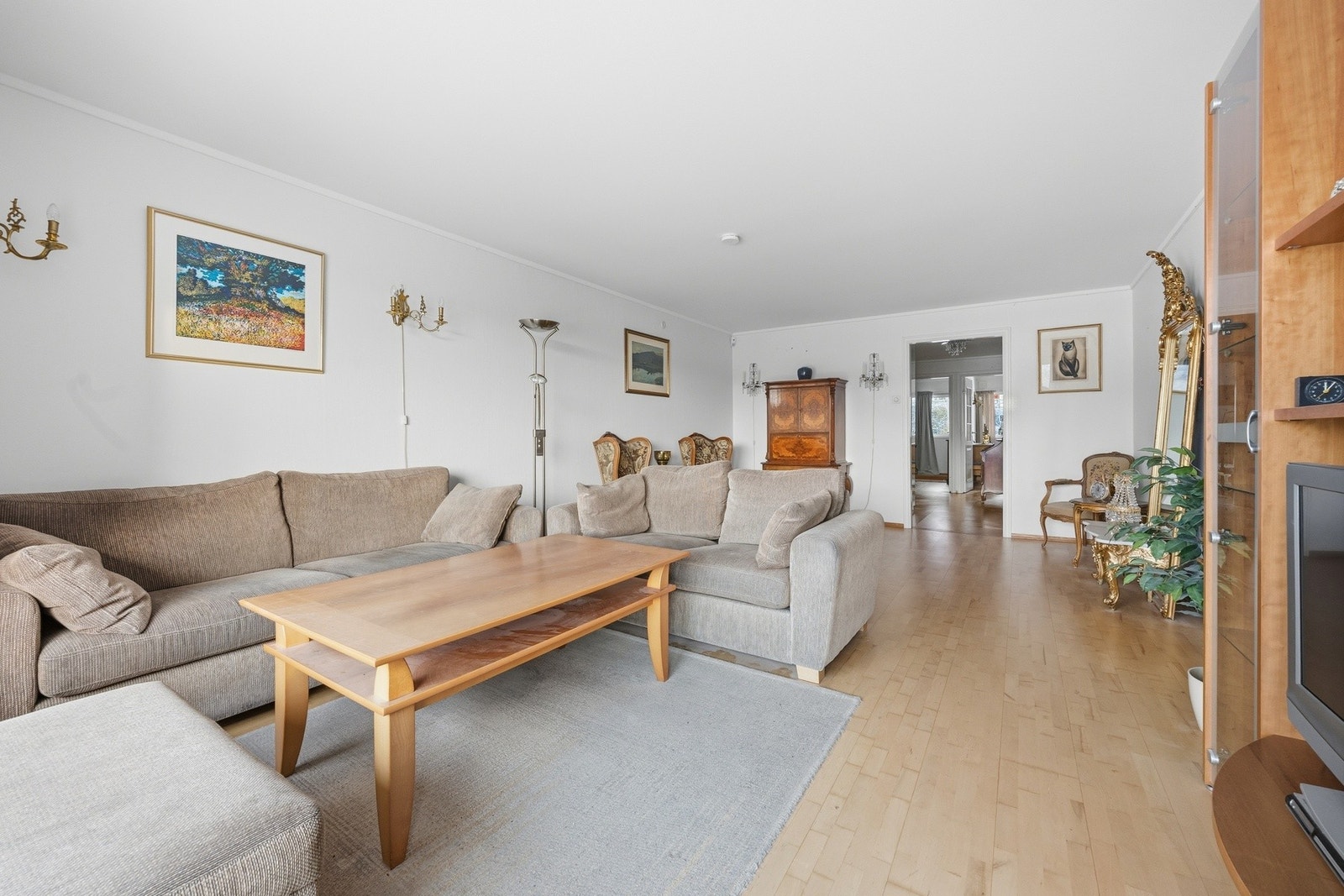 Det gir rom for flere hyggelige soner - om man ønsker sofagruppe, spisegruppe eller en koselig lesekrok. Galleribilde