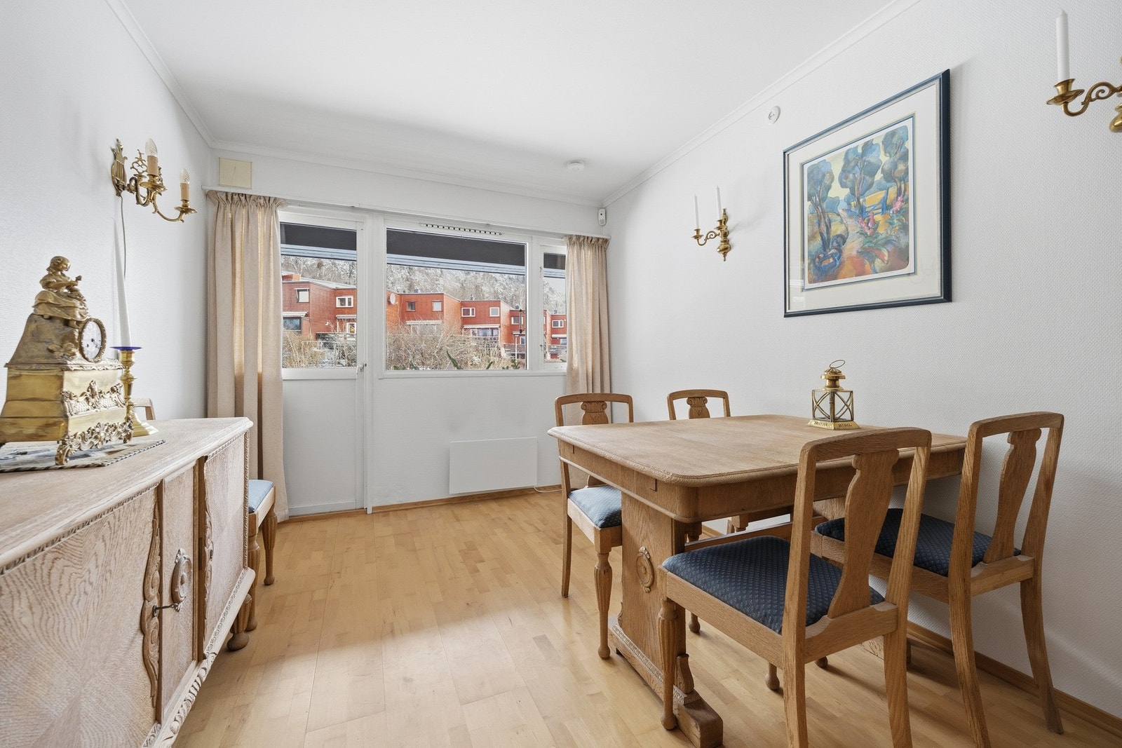 På kjøkkenet er det også plass til en trivelig spisegruppe. Galleribilde