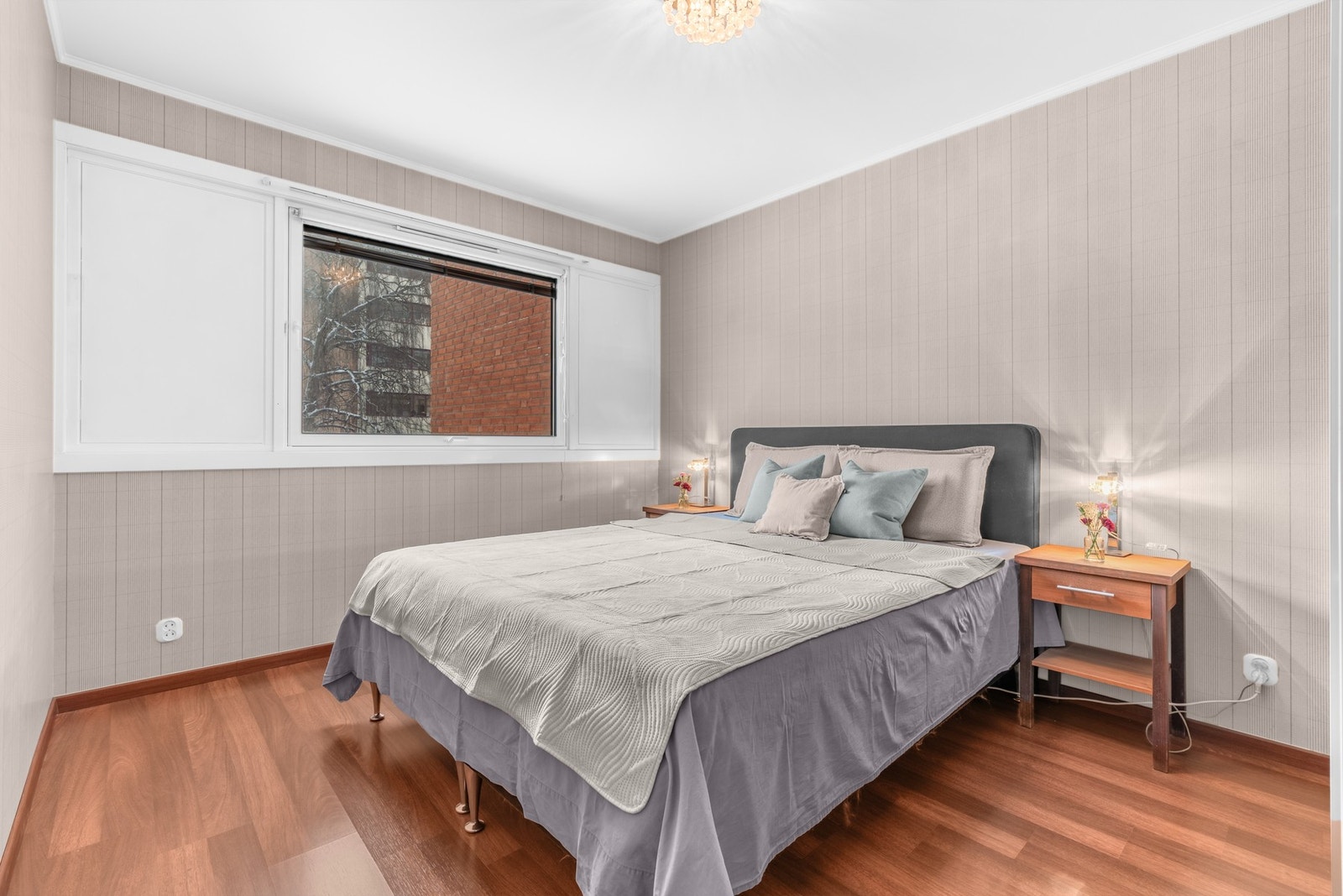 Alle soverommene ligger fint samlet i den ene enden av leiligheten og er vendt mot øst. Galleribilde