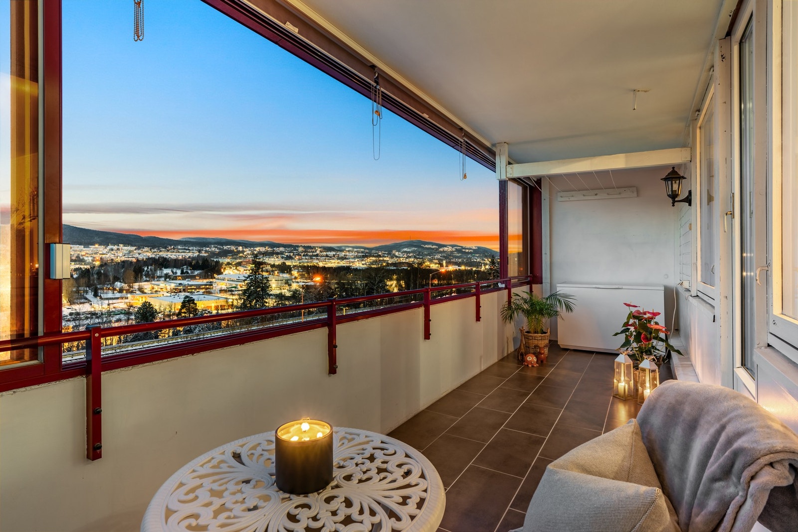 PrivatMegleren Primera v/Ingrid L. Eriksson har gleden av å presentere Tvetenveien 195! Bilder Ohshot. Galleribilde