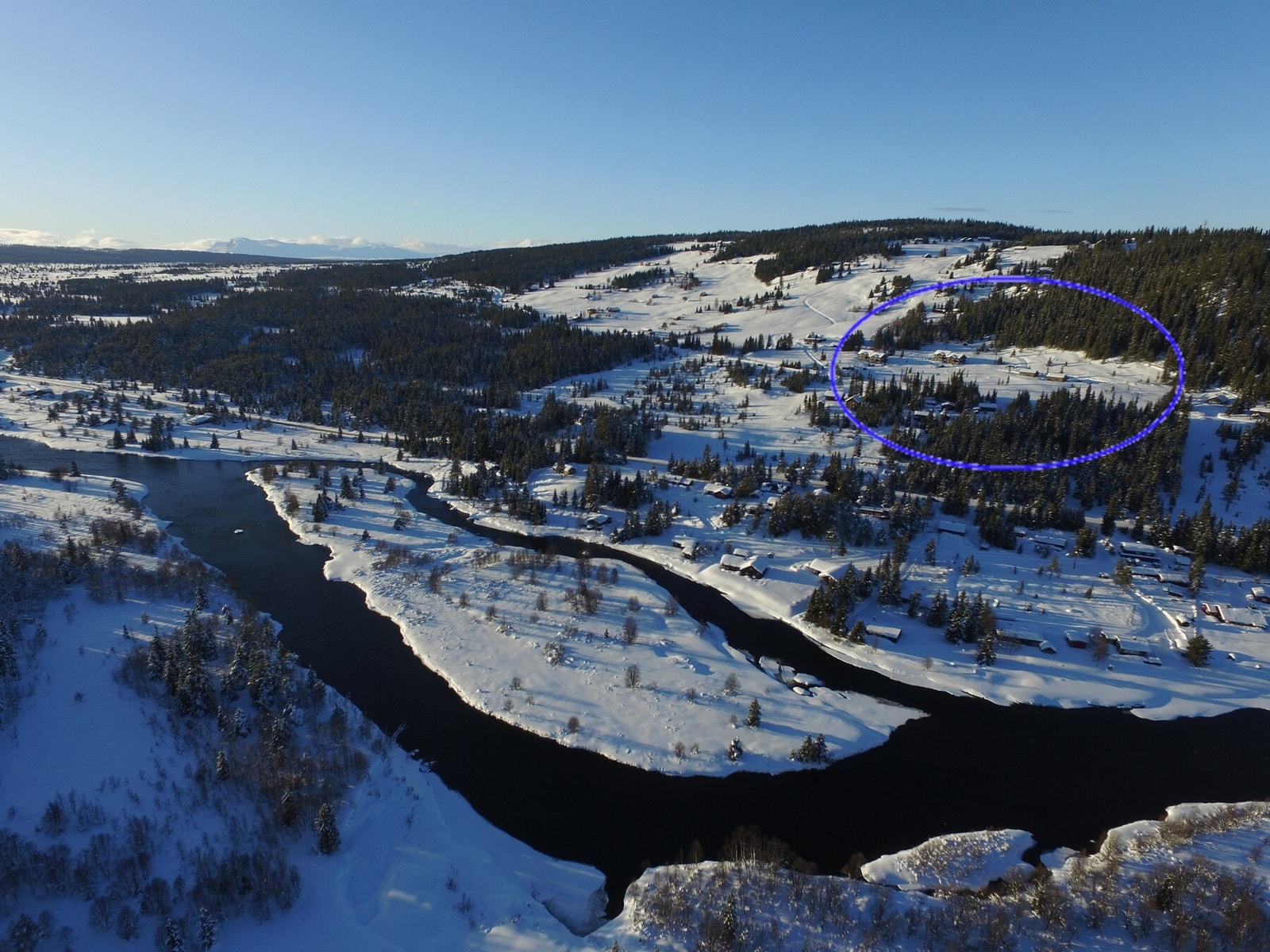 Om vinteren snorer et stort nett av langrennsløyper seg gjennom det vennlige landskapet på begge sider av dalen. Galleribilde