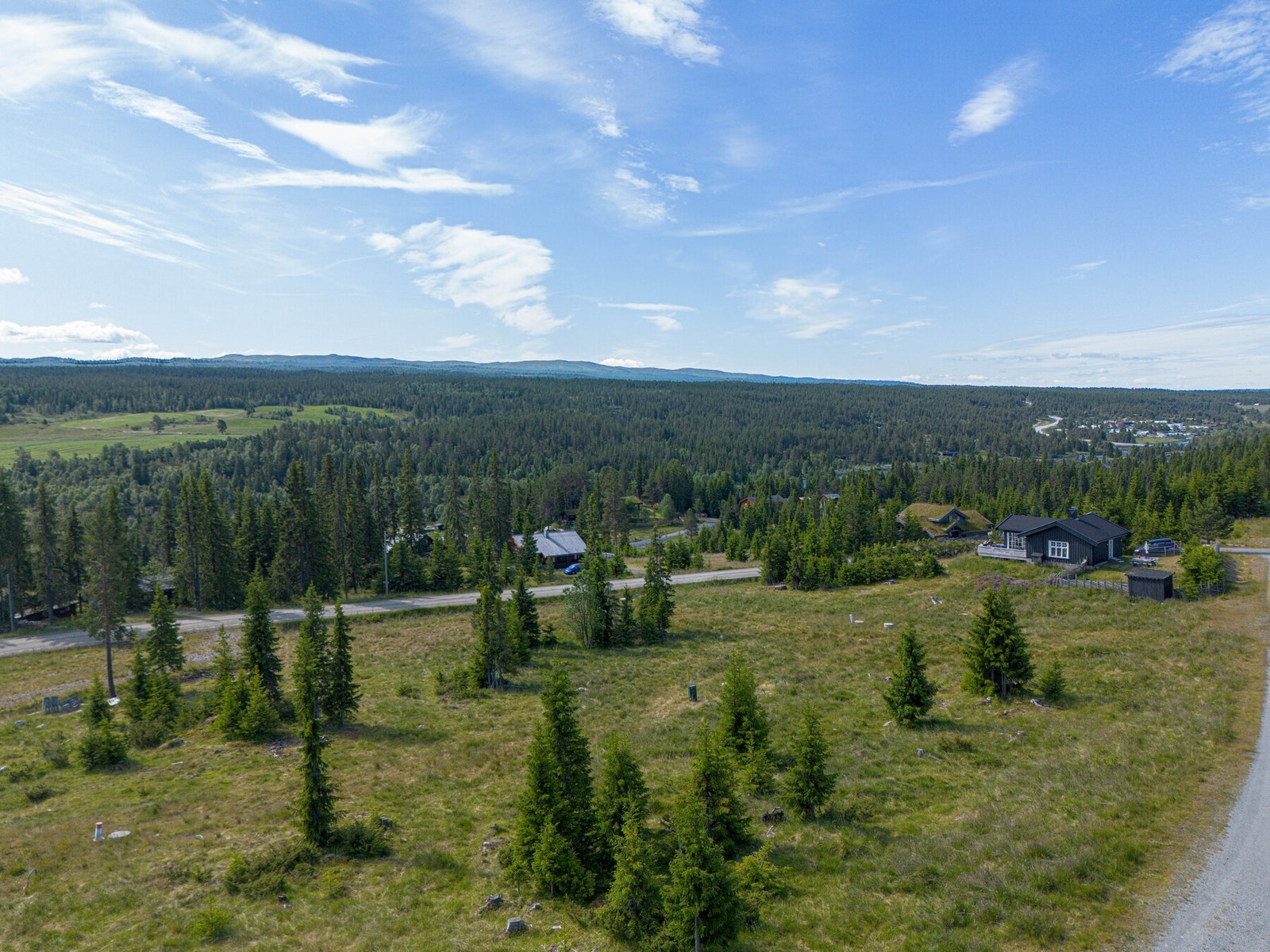 Brattstølen er et lite og sjarmerende hytteområde beliggende i det idylliske dalføre som omkranser elven Tisleia, på veien mellom Fagernes og Gol langs Fv. 51 i Nord-Aurdal kommune. Galleribilde