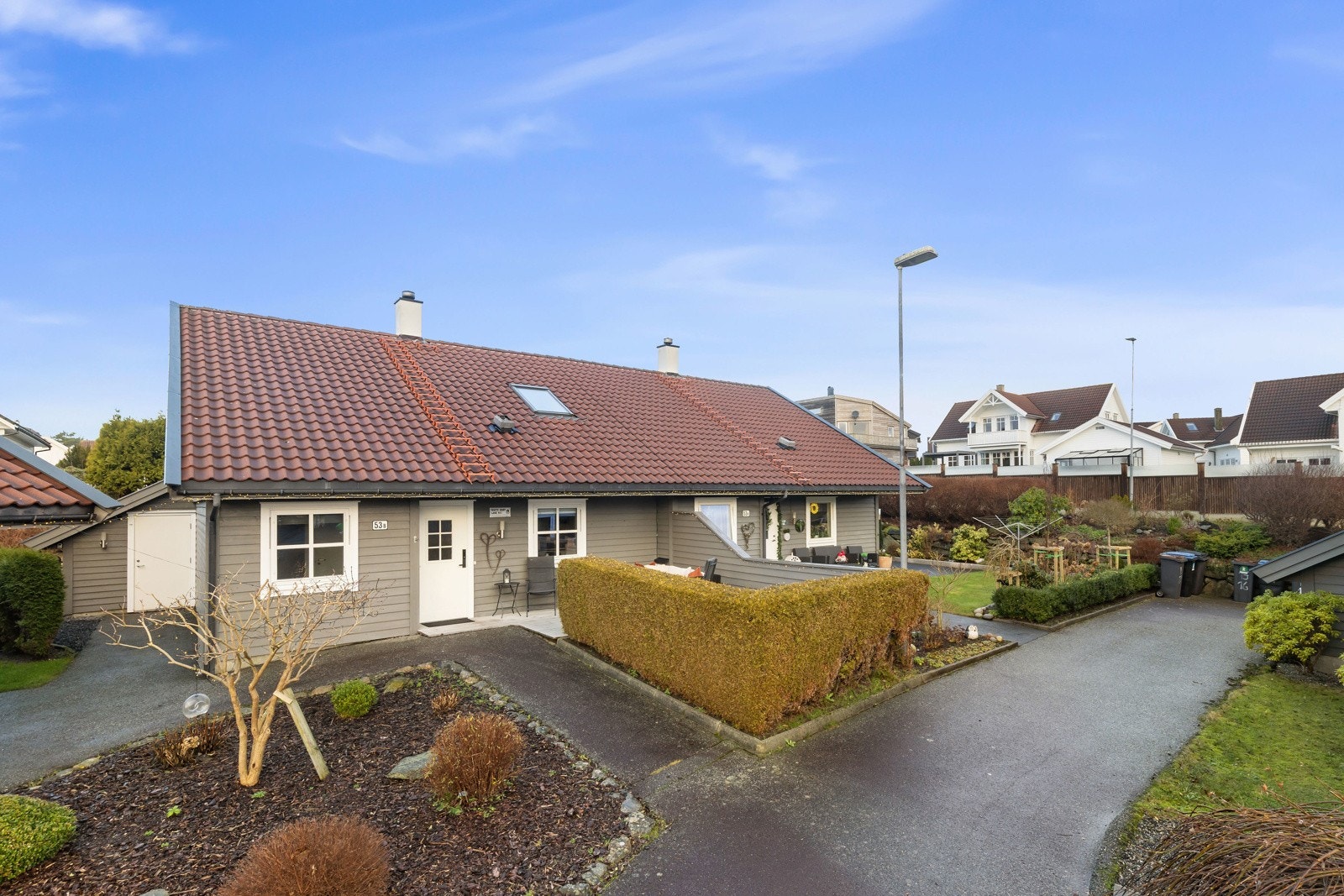 Velholdt og koselig rekkehus. Galleribilde