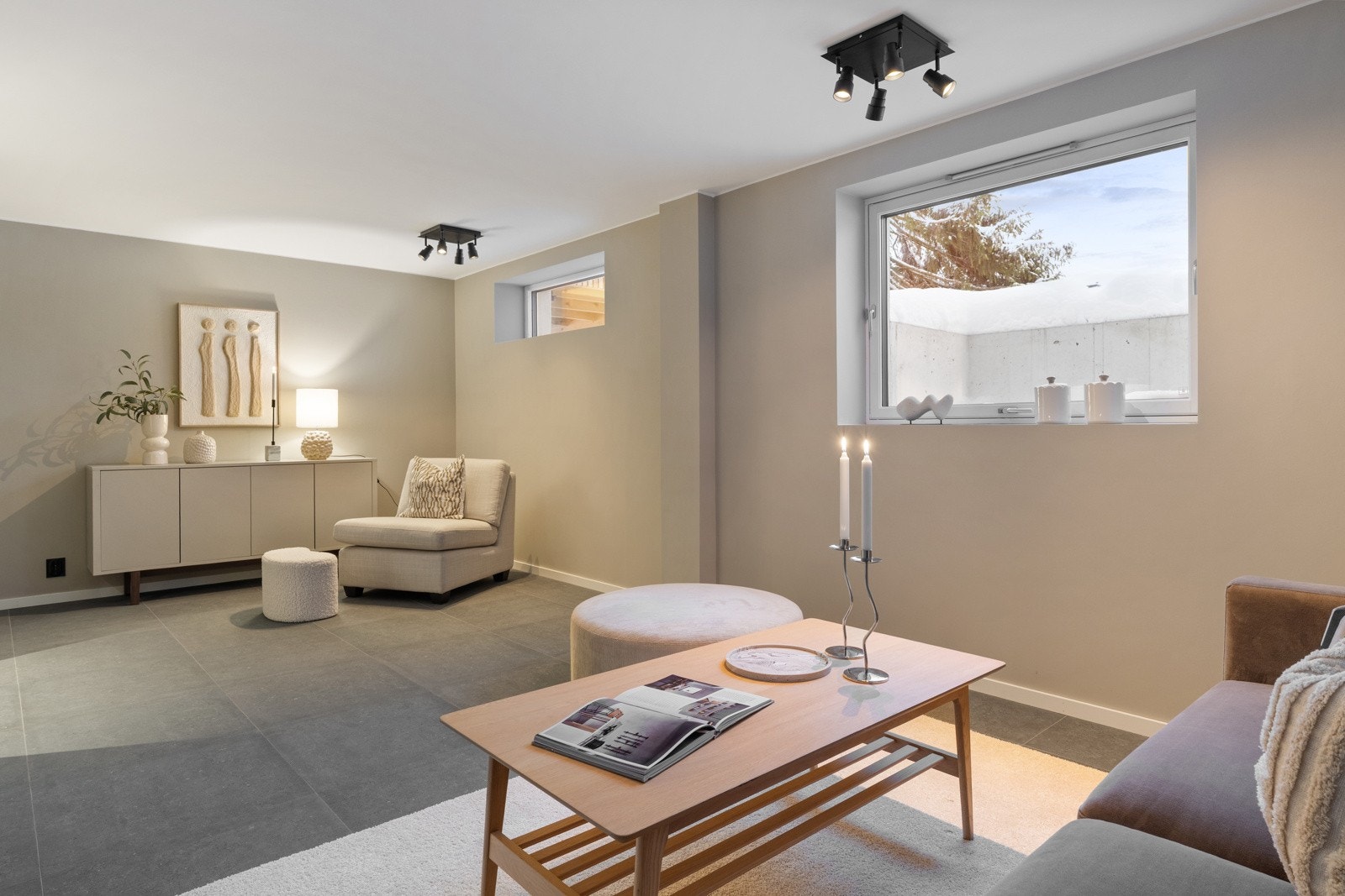 Hele kjelleren har varme i gulv, som gir en behagelig temperatur året rundt. Galleribilde