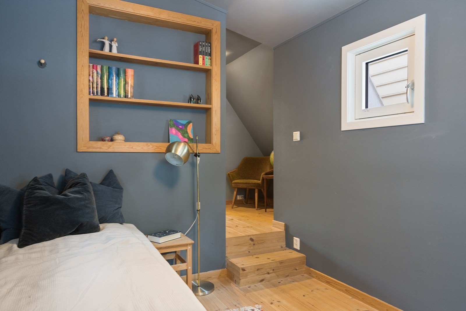 Soverom med gode innredningsmuligheter og trivelig atmosfære Galleribilde