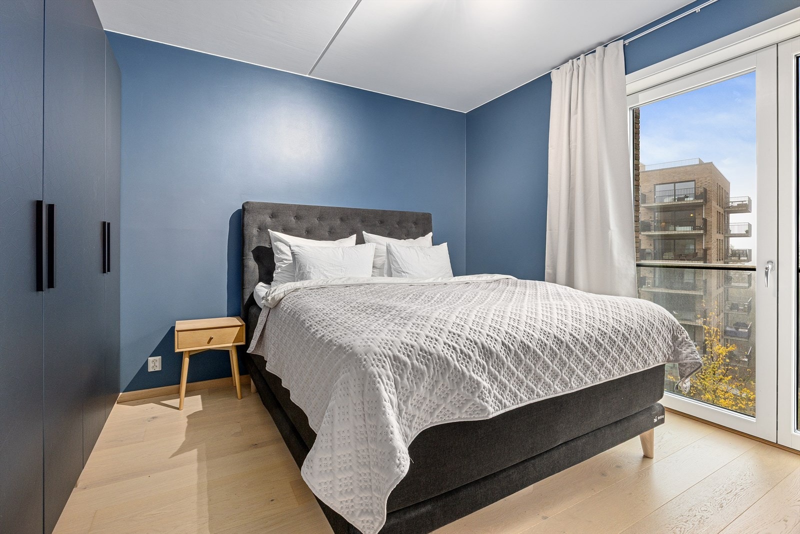 Om ønskelig kan det etableres et ytterligere soverom i en del av den åpne stue-/kjøkkenløsningen. Galleribilde