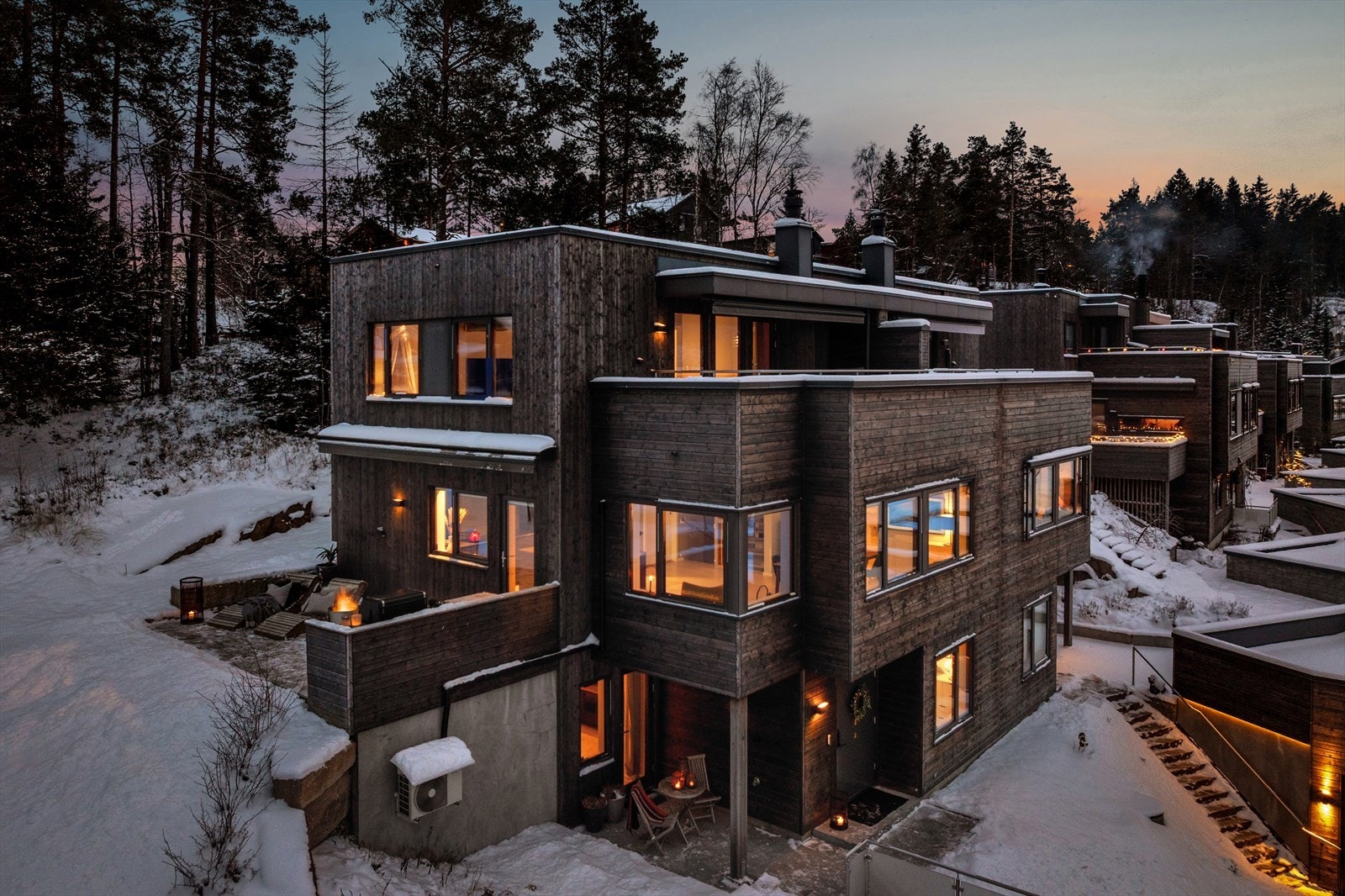 Velkommen til Åmotveien 84A, presentert av Hege Jøldal i Nordvik Asker. Foto: Andreas Wiig. Galleribilde