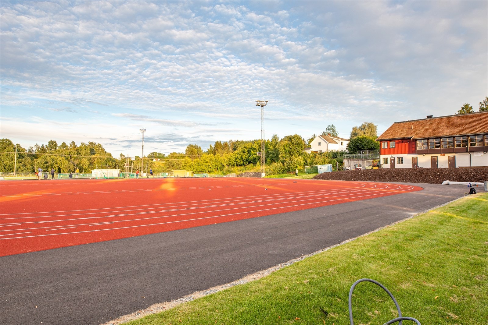 Gjellum idrettspark er en av samlingspunktene for GUI sportsklubb og er avholdes mange fotballtreninger. Galleribilde