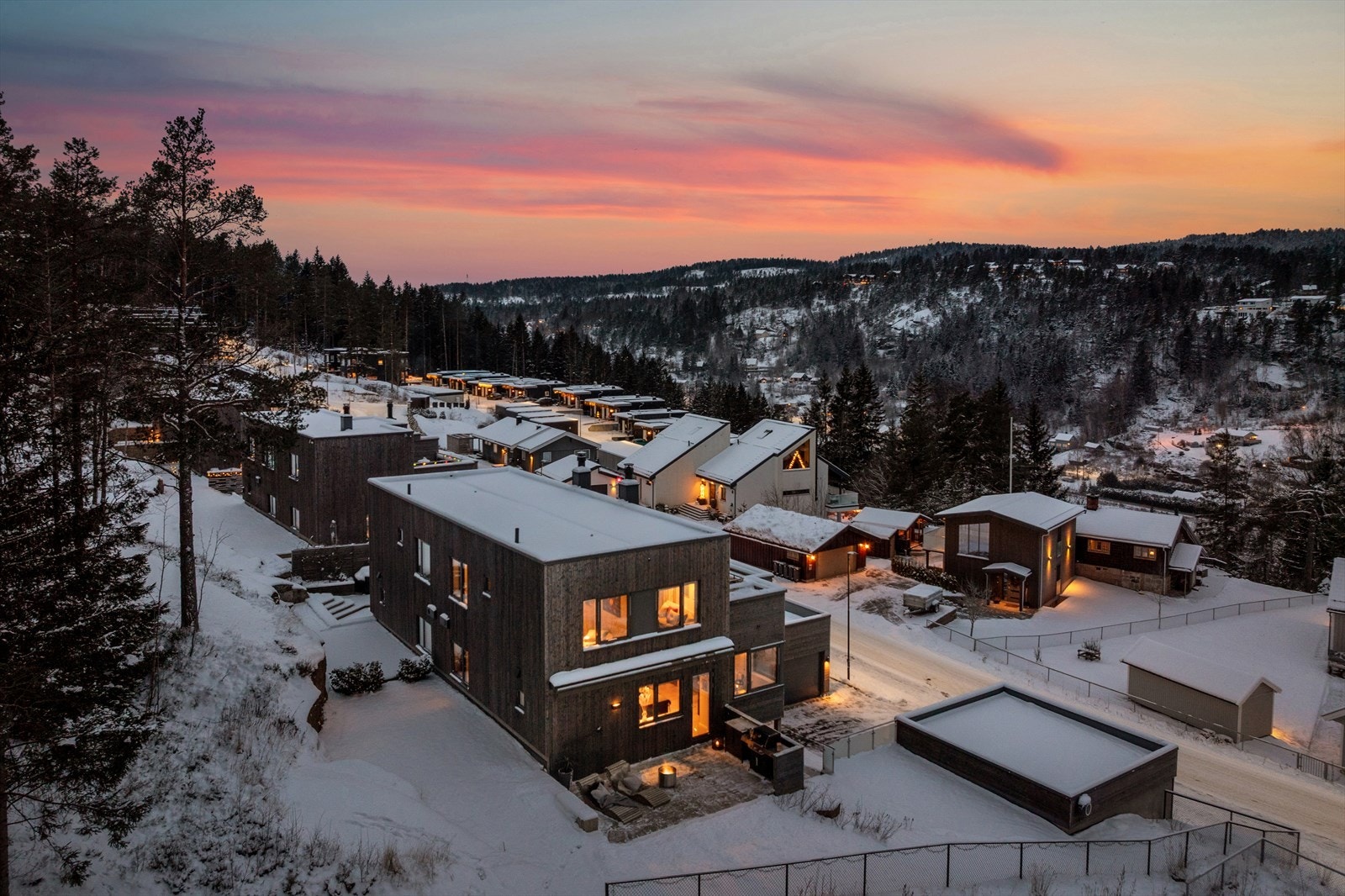 Nabolaget beskrives som noe av det aller beste - med en fin blanding av barnefamilier og eldre naboer. Galleribilde
