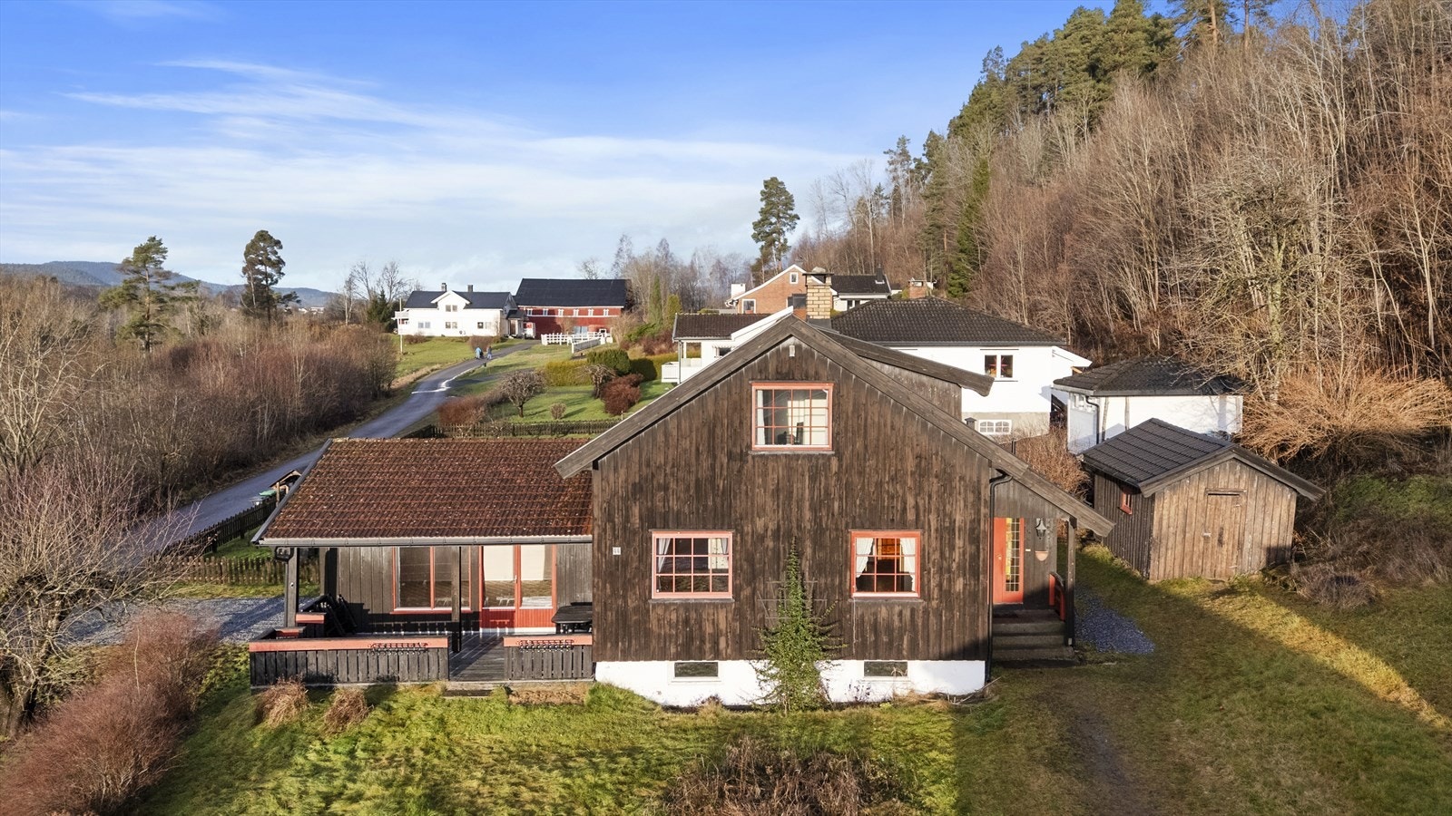 Her bor man i pakt med naturen med begrenset innsyn fra naboer Galleribilde