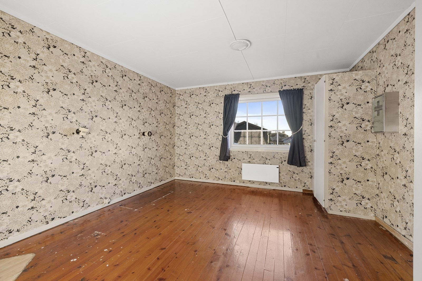 Det er totalt 3 soverom i denne boligen, ett i hovedetasjen og to i 2. etasje Galleribilde