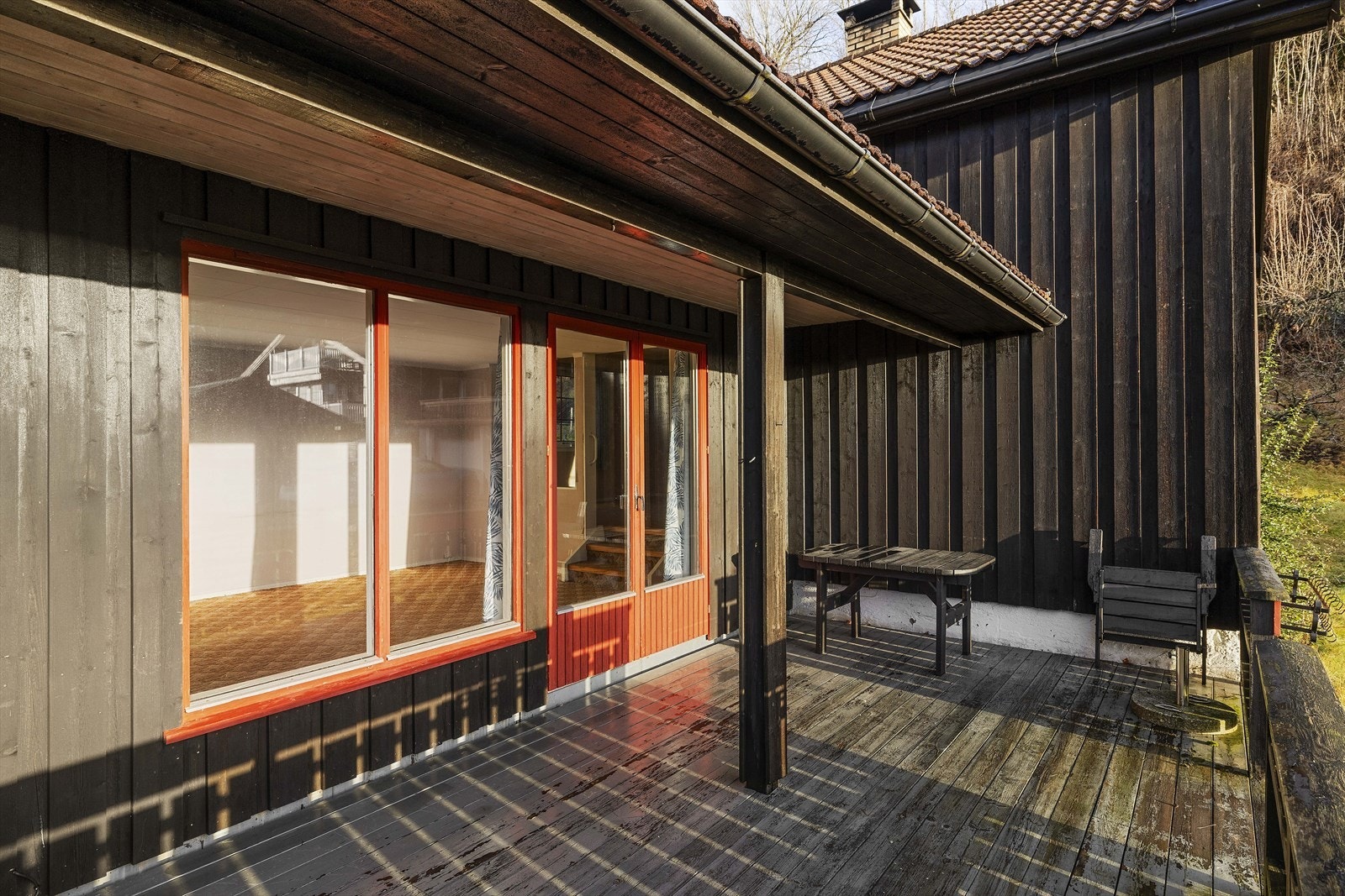 Her kan man nyte nydelig utsikt over vakre gårdsplandskap og svært gode solforhold fra morgen til kveld Galleribilde