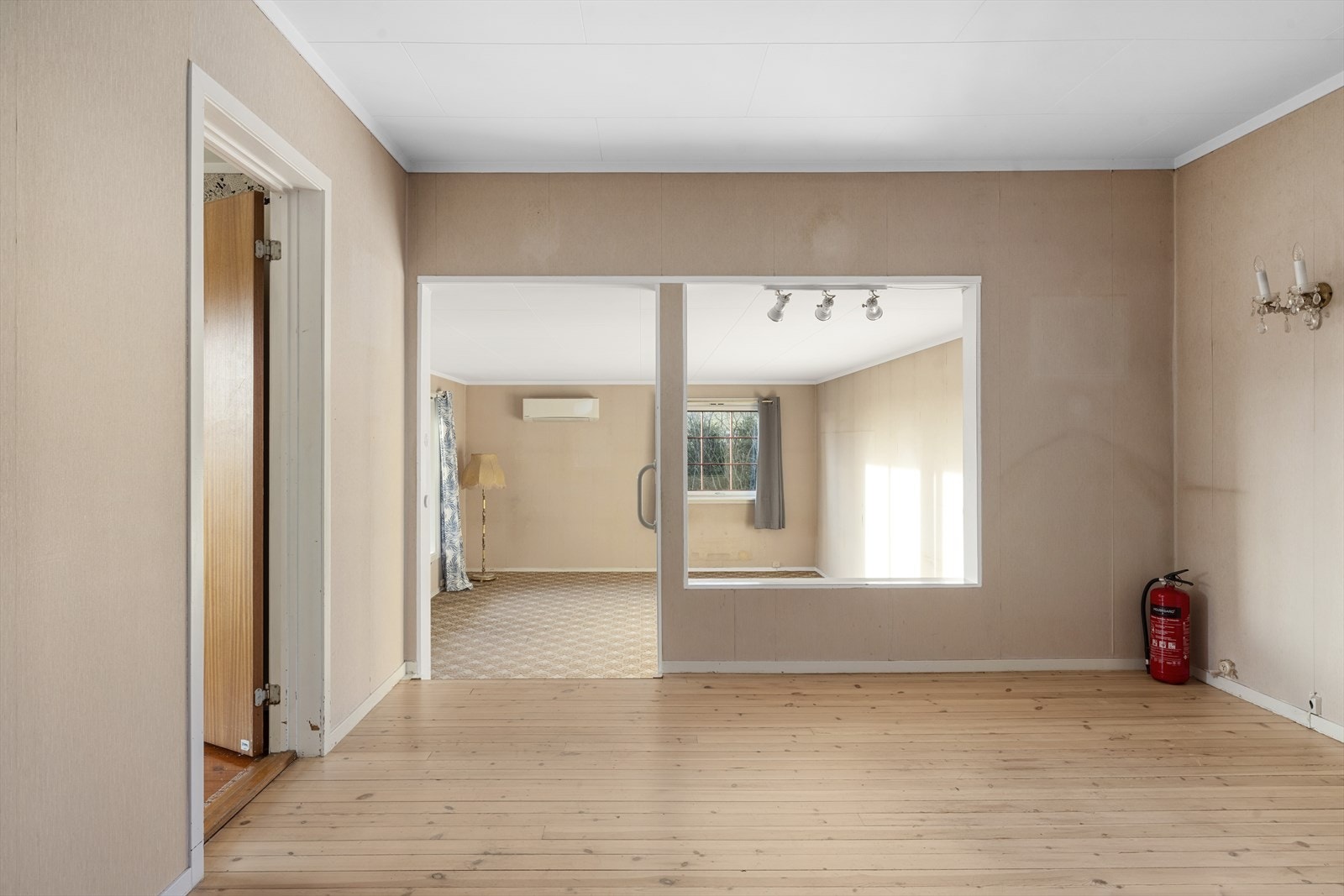 Ett platå opp fra stuen ligger spisestuen Galleribilde