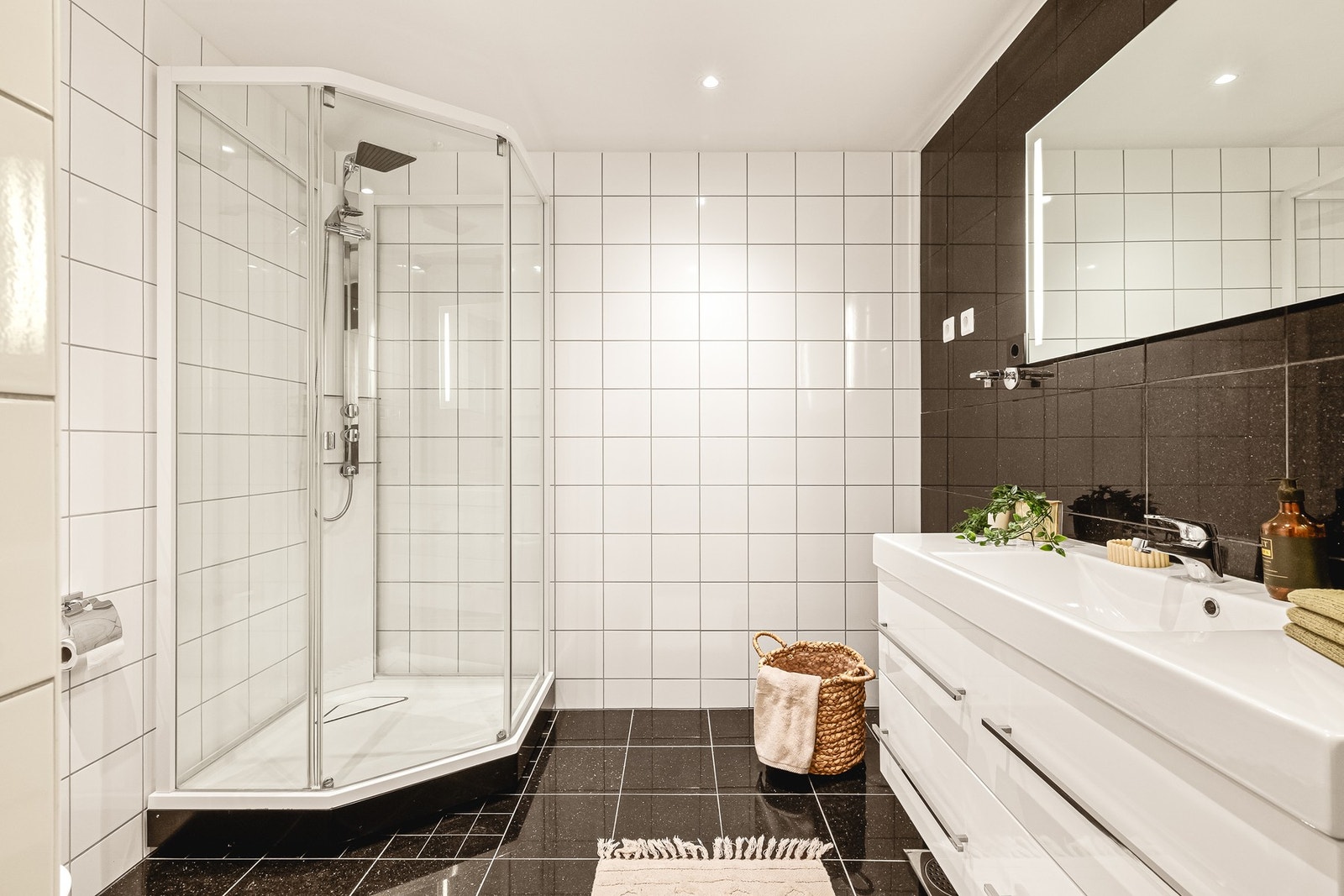 Flislagt bad med vannbåren varme i gulv Galleribilde