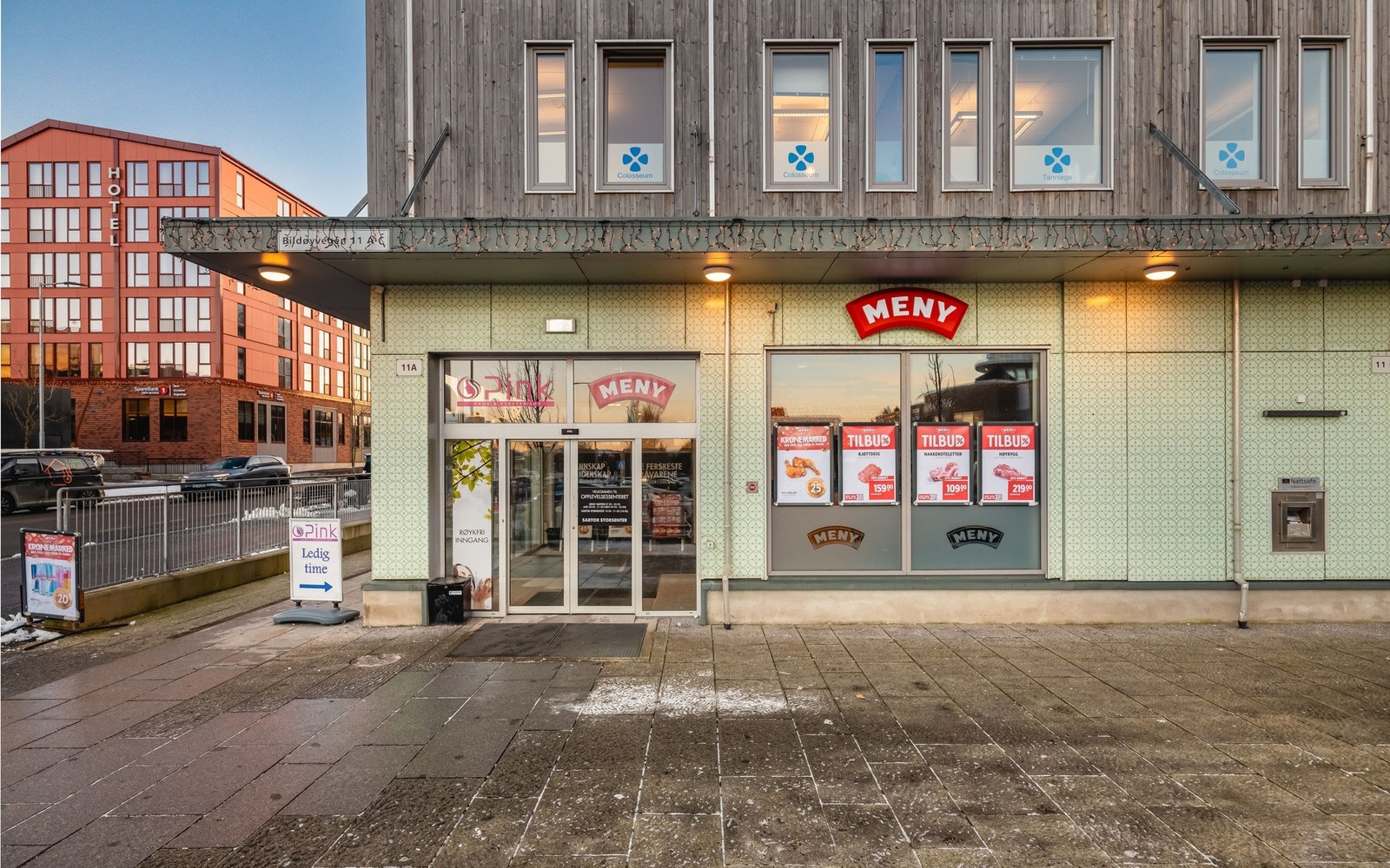 I underetasjen finner man Meny Galleribilde