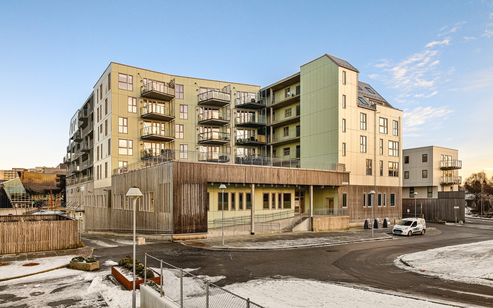 Leiligheten ligger fint til i byggets 6. etasje og har en attraktiv beliggenhet i Sartorparken Galleribilde