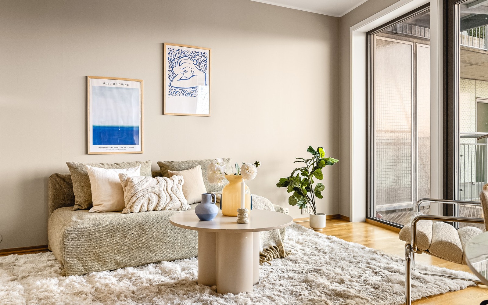 Fargevalgene er tidsriktige og det er parkett på gulv Galleribilde