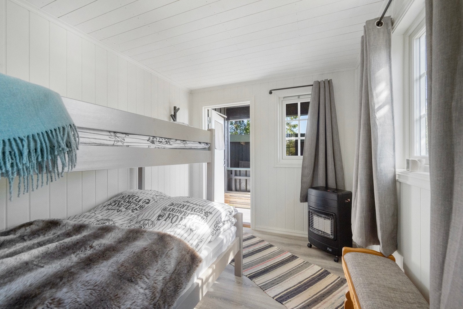 Soverom/oppholdsrom i anneks Galleribilde