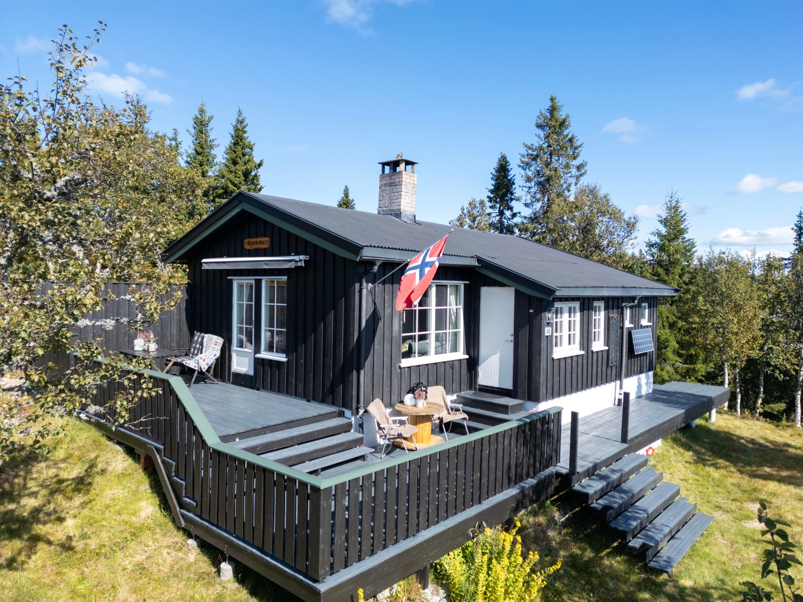 Sydvendt beliggenhet som gir gode solforhold hele dagen Galleribilde