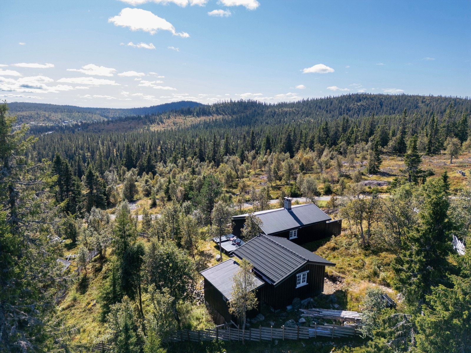 Den åpne tomten gir flott utsikt over nærområdet Galleribilde