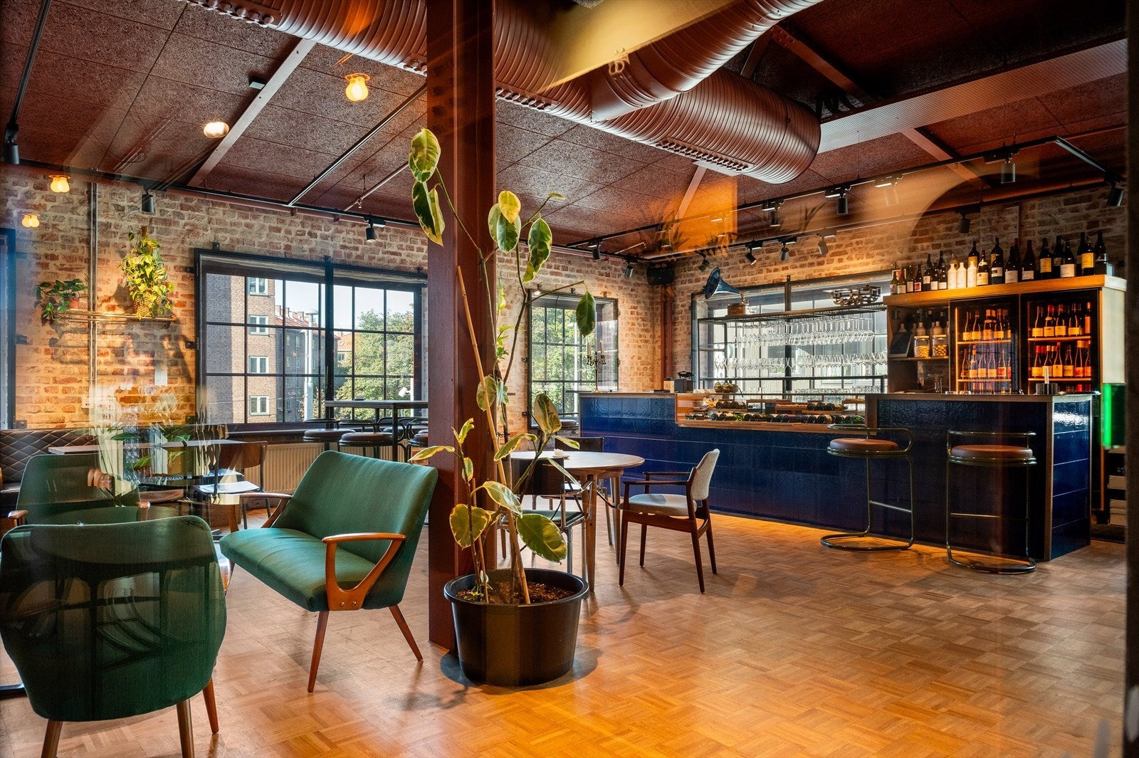 En annen perle du finner på Carls er en en vinbar i husets hyggeligste rom. Galleribilde