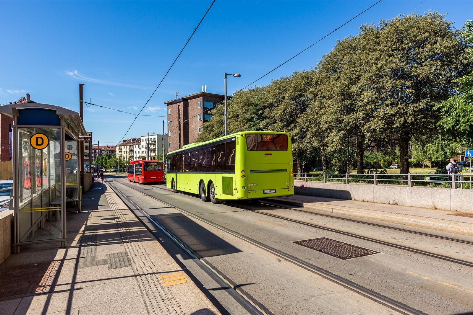 Fra Rosenhoff er det et godt tilbud av offentlig kommunikasjon som tar deg enkelt til sentrum. Trikk, buss og T-bane fra Carl Berners plass. Galleribilde