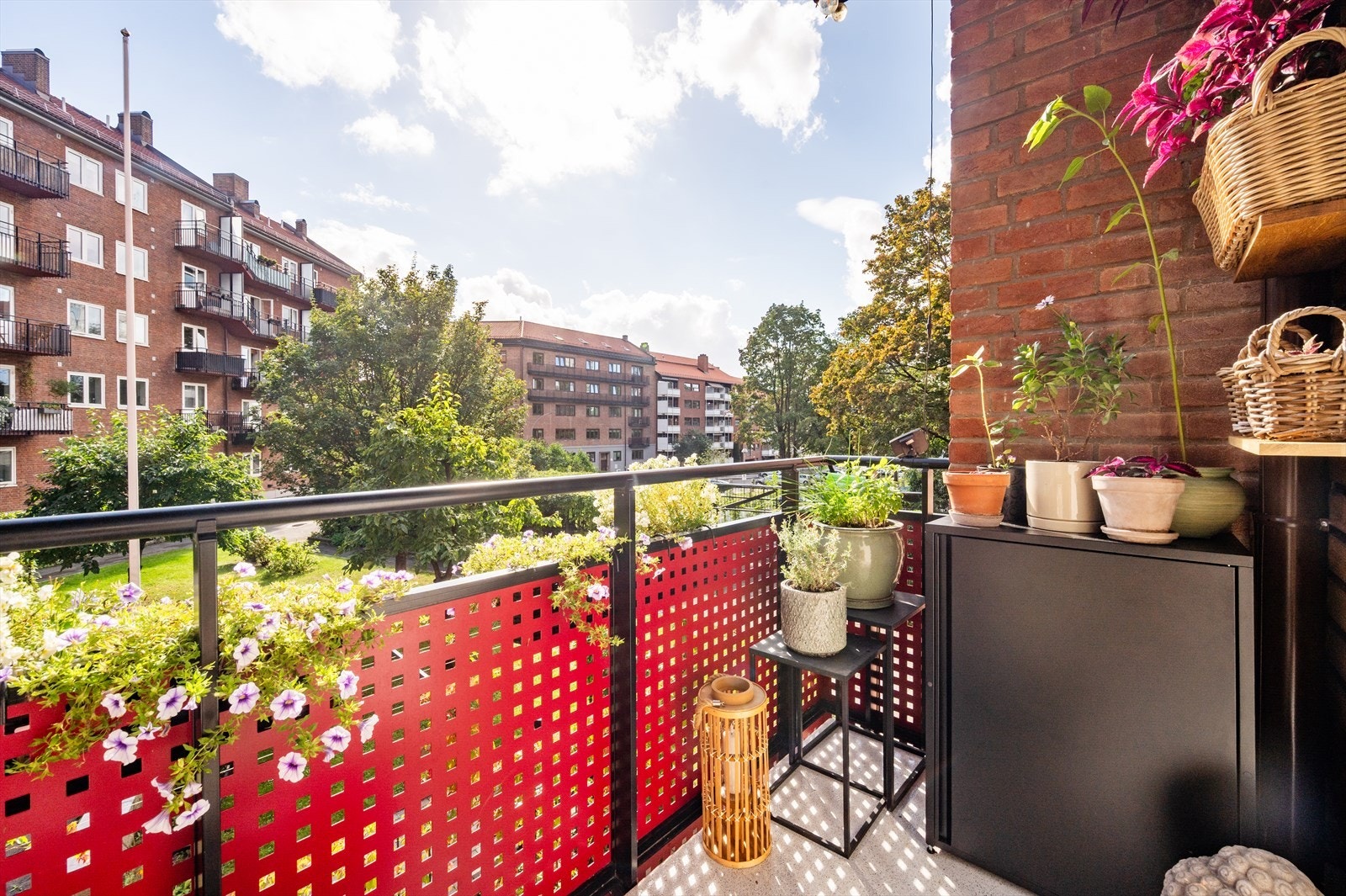 Velkommen til Dynekilgata 19C - En nydelig 4-roms leilighet med fantastisk beliggenhet i etterspurt borettslag. Sentralfyring og varmtvann inkl. Ingen dok. avgift. Presentert av Sylvia Post v/Nordvik bolig. Foto: Daniel Runå/Veronika Moen/Peter Futo Galleribilde