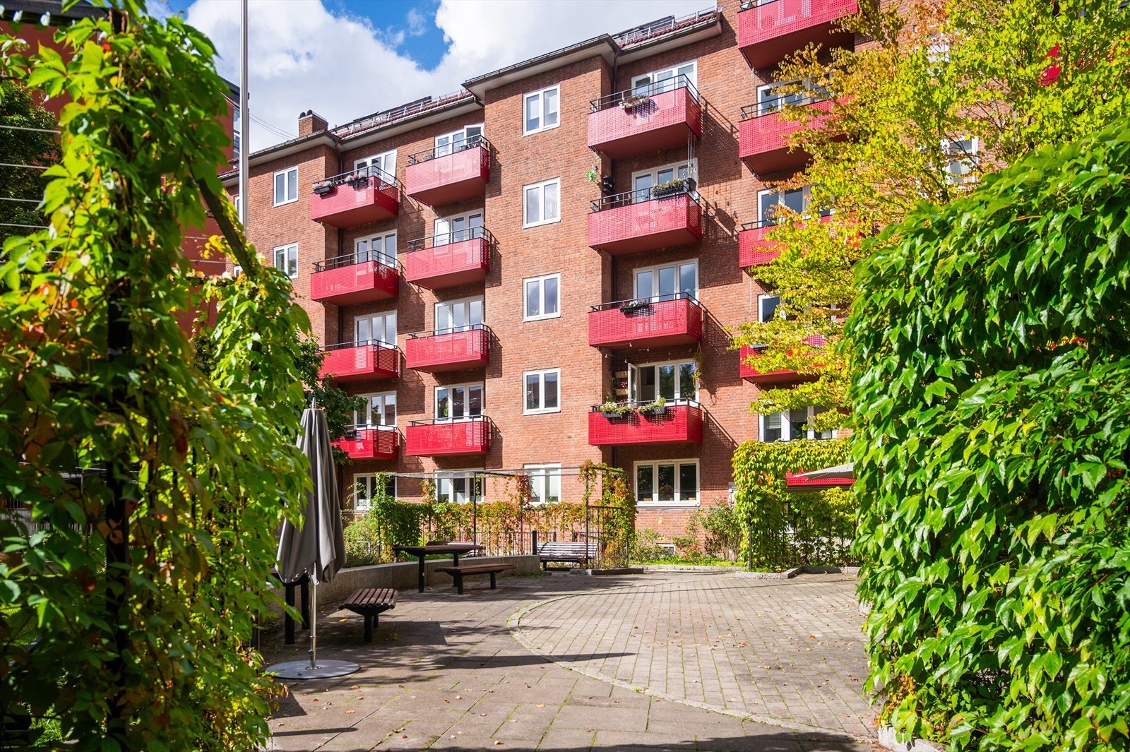 Borettslaget er veldrevet og består av 97 andelsleiligheter. Galleribilde