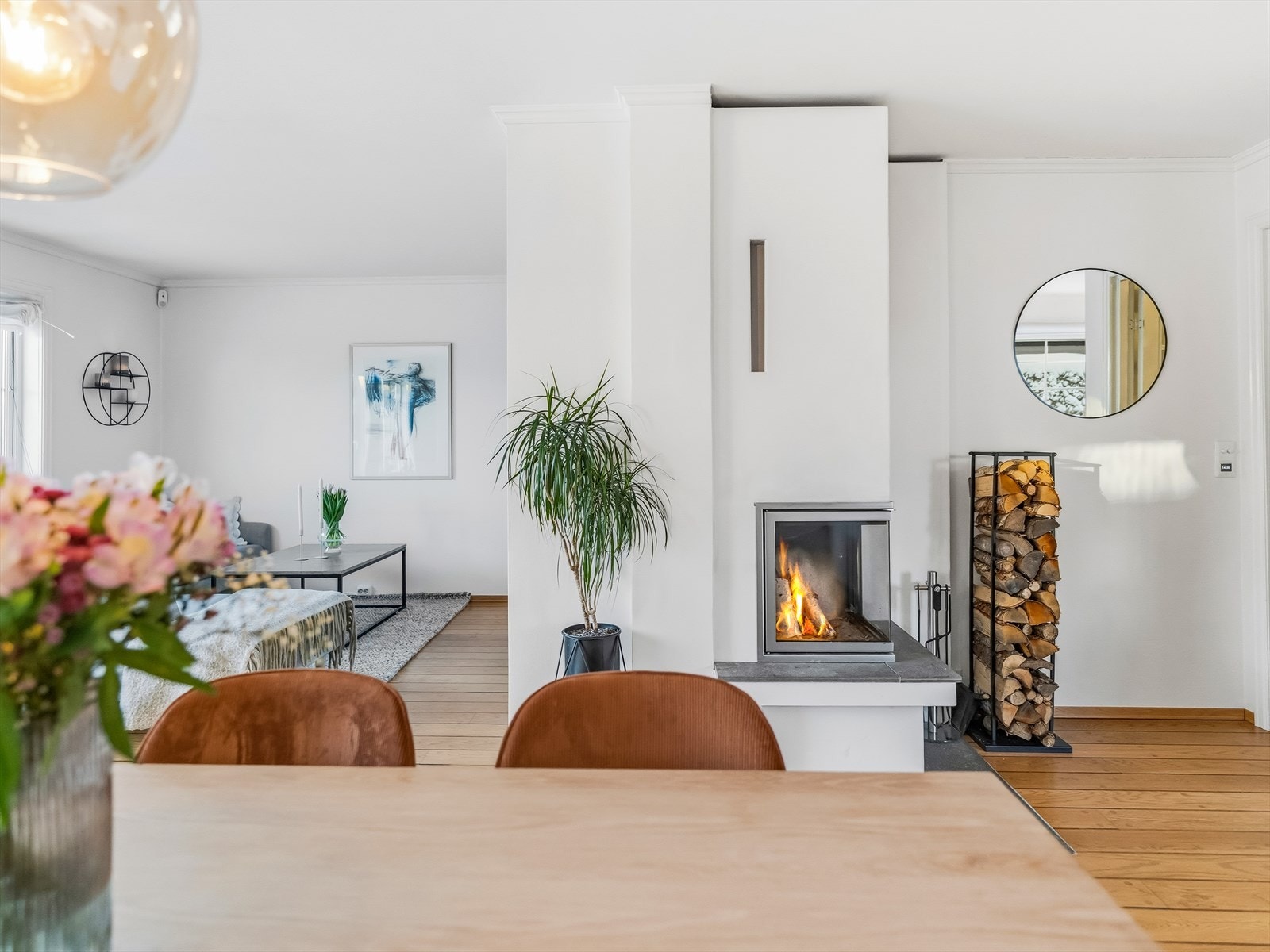 Boligen har elektrisk oppvarming og peis. Galleribilde