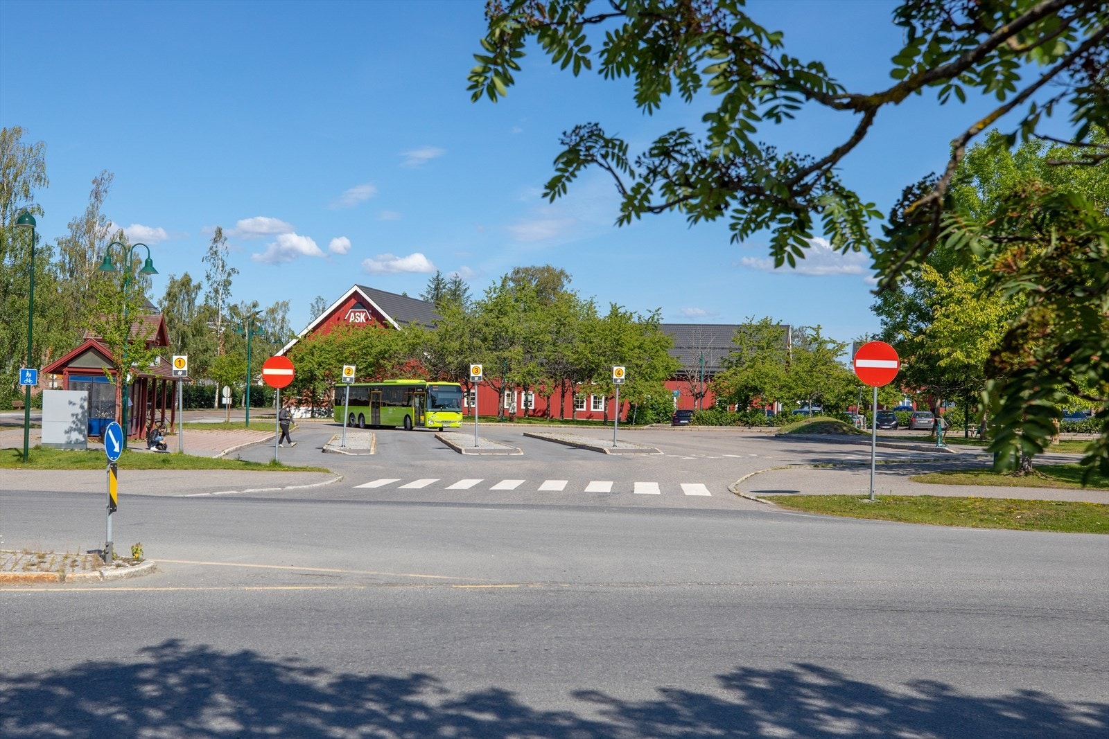Ask Sentrum Bussholdeplass Galleribilde