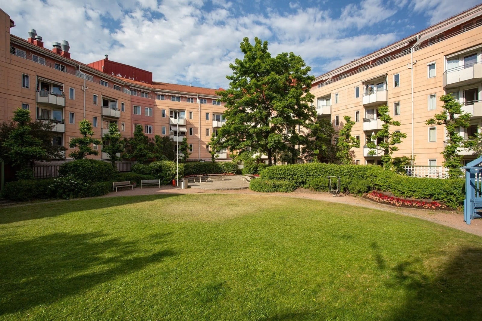 Rolig og skjermet i lukket bakgård! Galleribilde