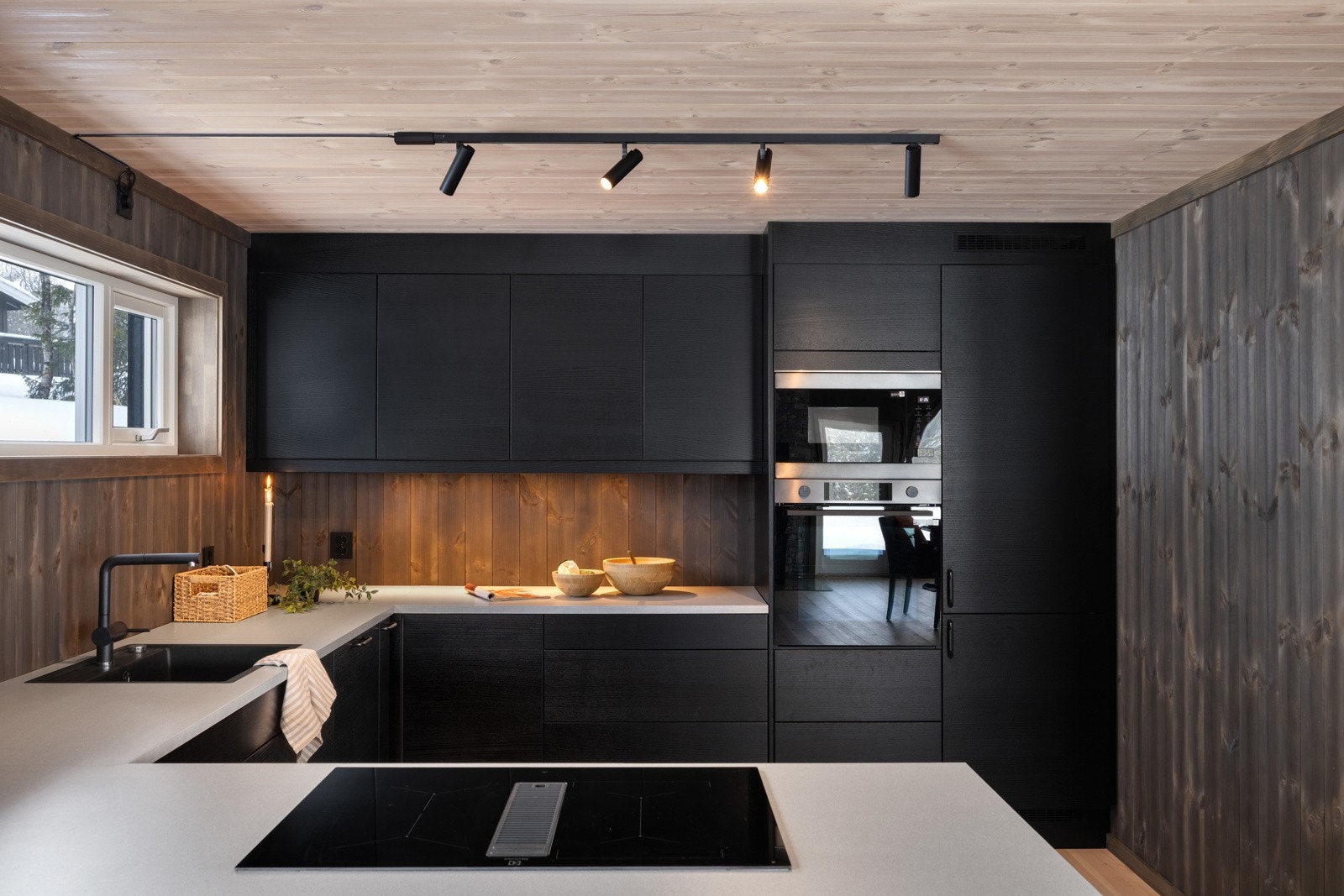 Halvøy med integrert platetopp og ventilator Galleribilde