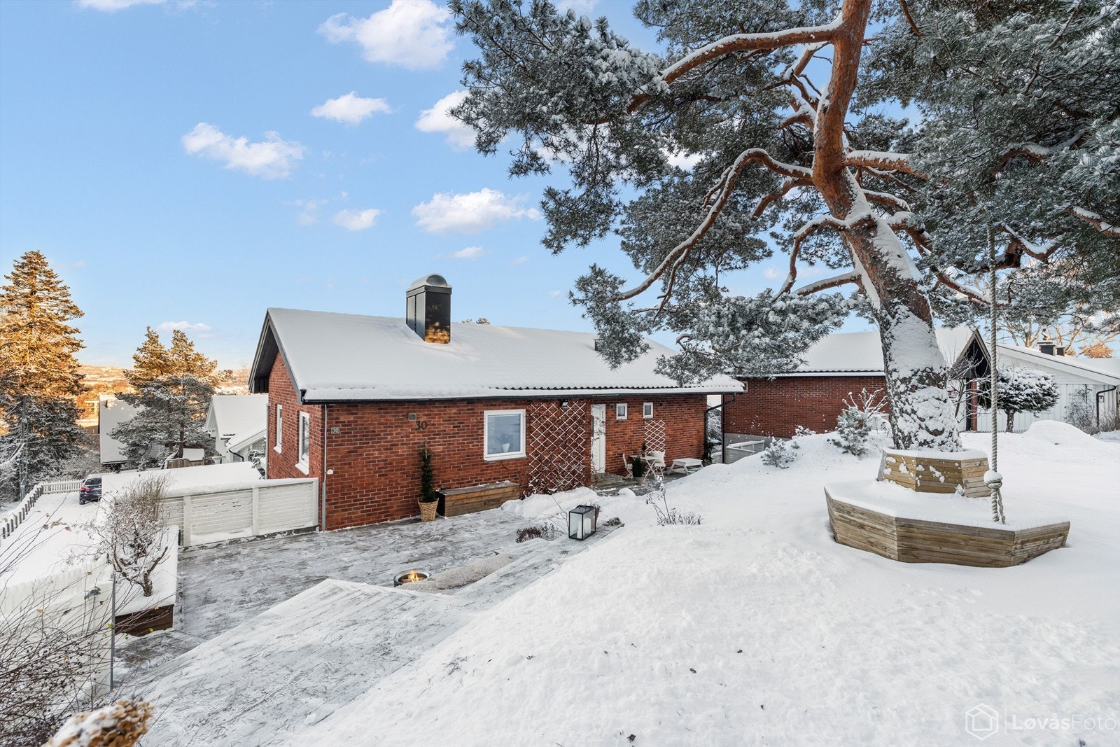 Romslig og meget pent opparbeidet tomt Galleribilde