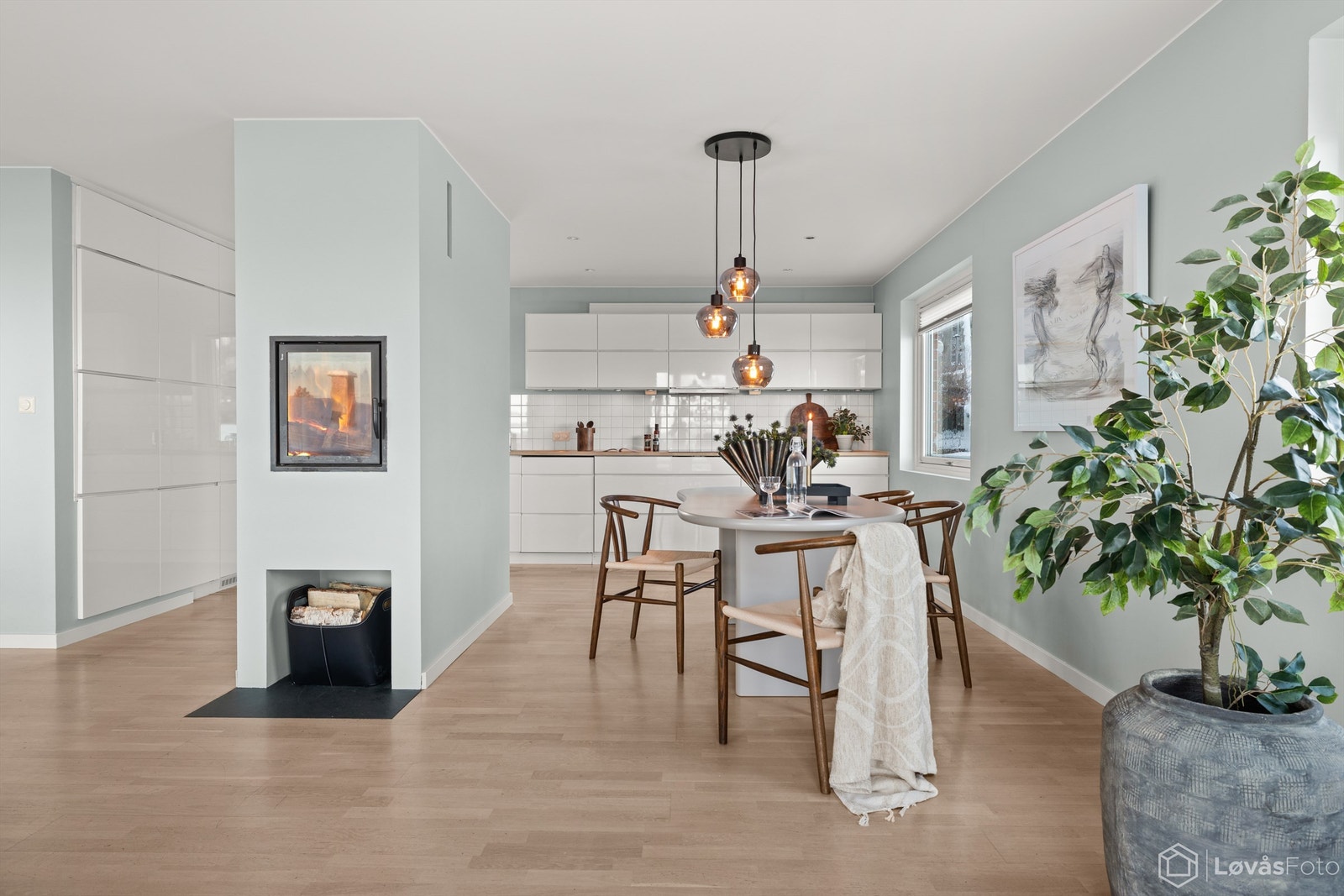 Peis midt i rommet for ekstra varme og hygge Galleribilde