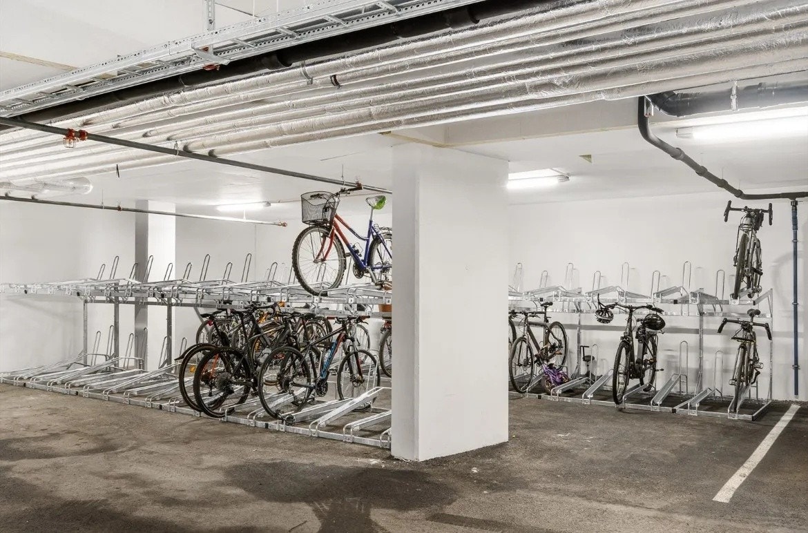 Felles sykkelparkering både ute og i garasjeanlegget Galleribilde