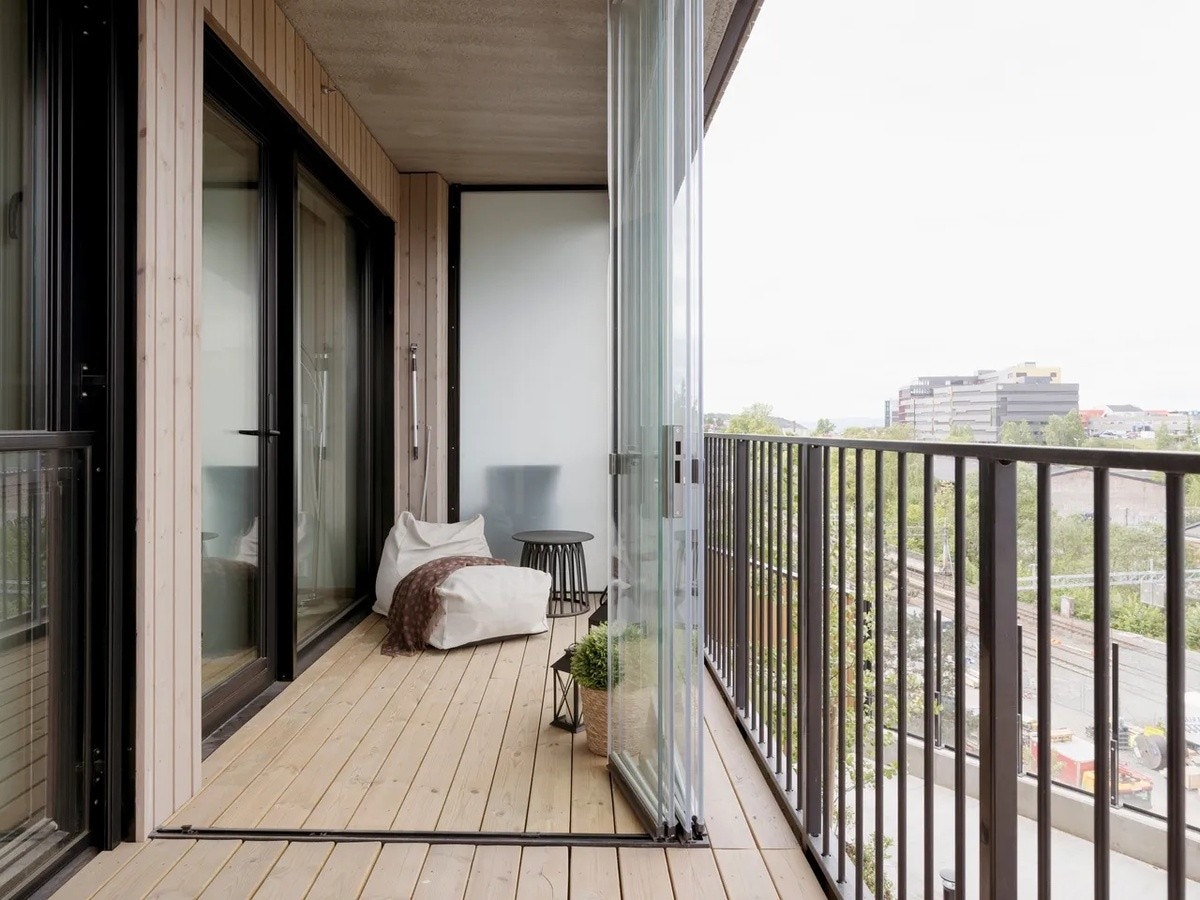 Fra stuen er det direkte adkomst til balkongen på 7 kvm Galleribilde