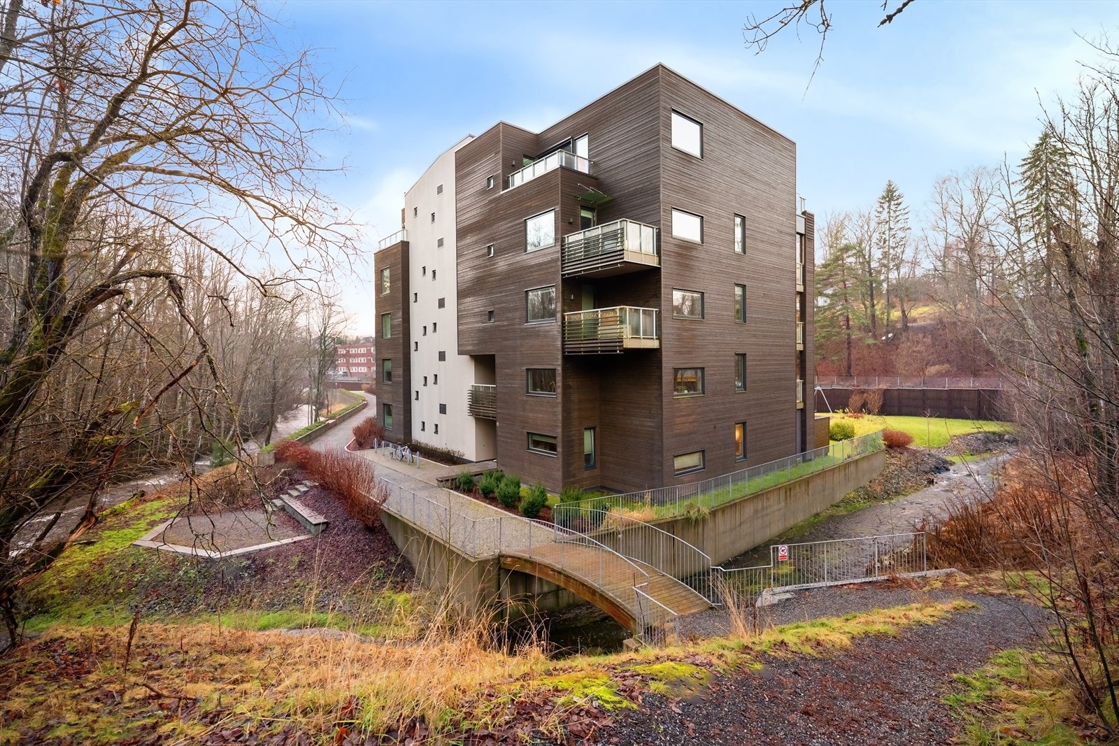 Leilighet fra 2019 med moderne standard, sentralt beliggende i gangavstand til Asker sentrum. Galleribilde