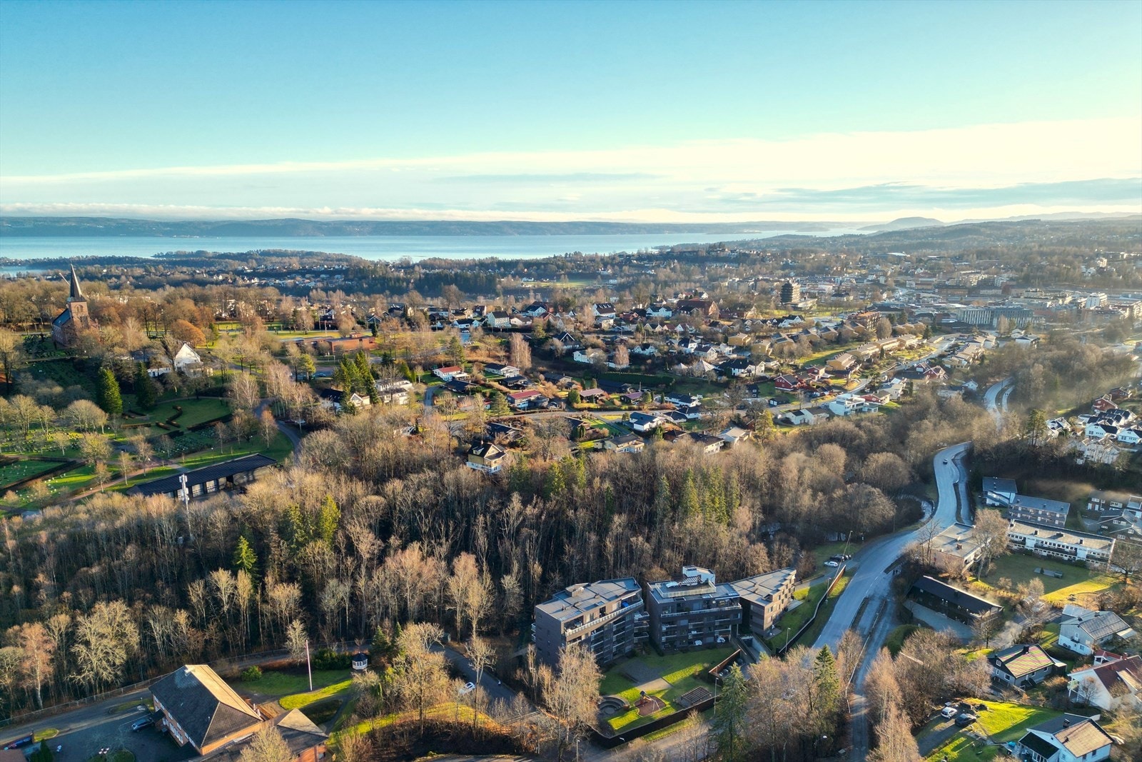 Er du glad i å bo sentralt, men likevel nær marka med flotte turmuligheter er dette noe for deg. Galleribilde