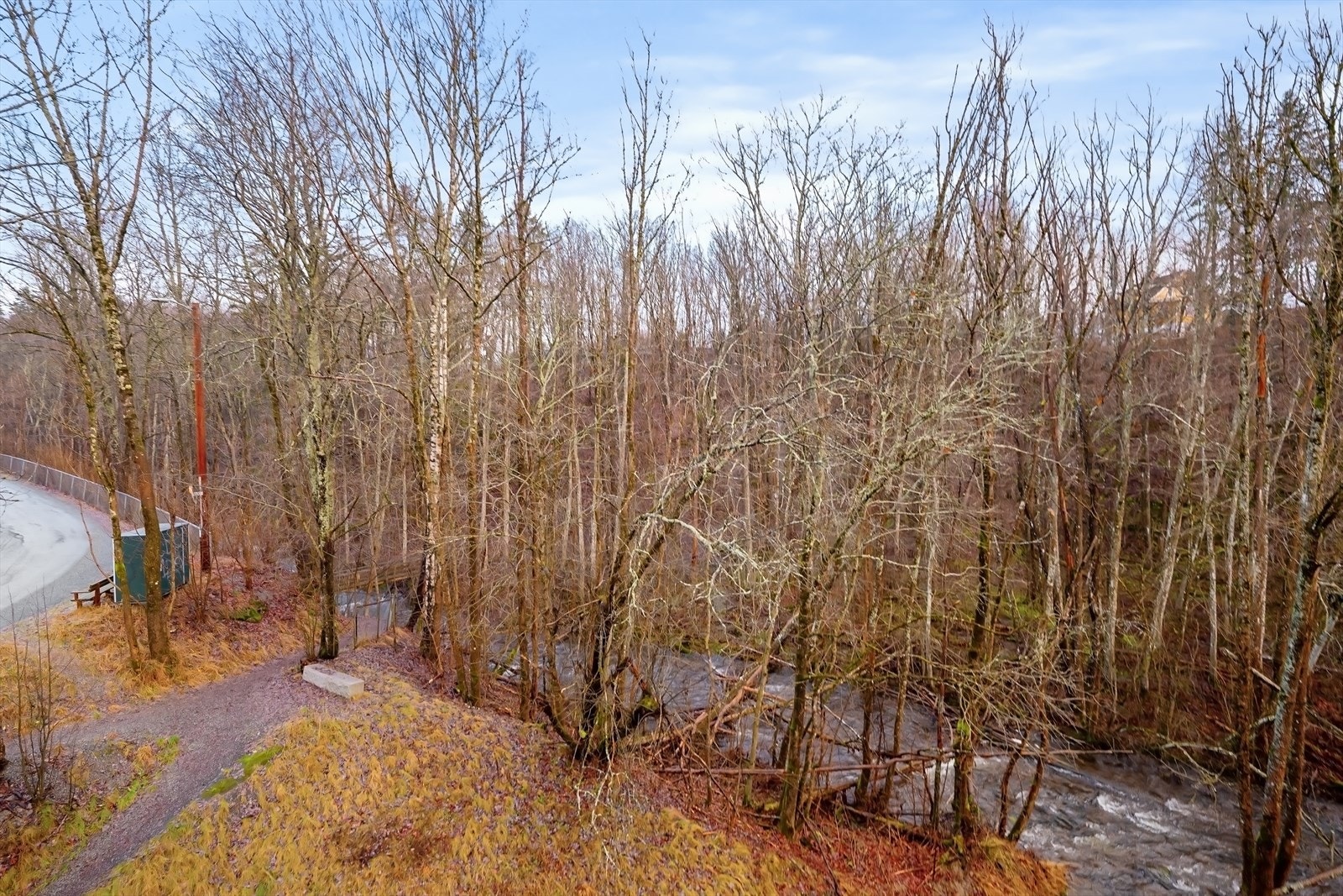 Flott utsikt mot Askerelva. Galleribilde