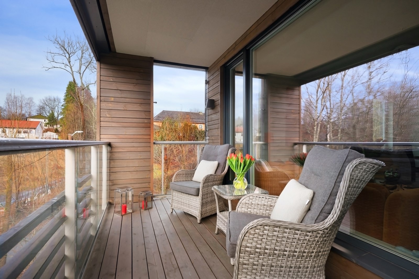 Overbygd balkong med adkomst fra stuen. Galleribilde