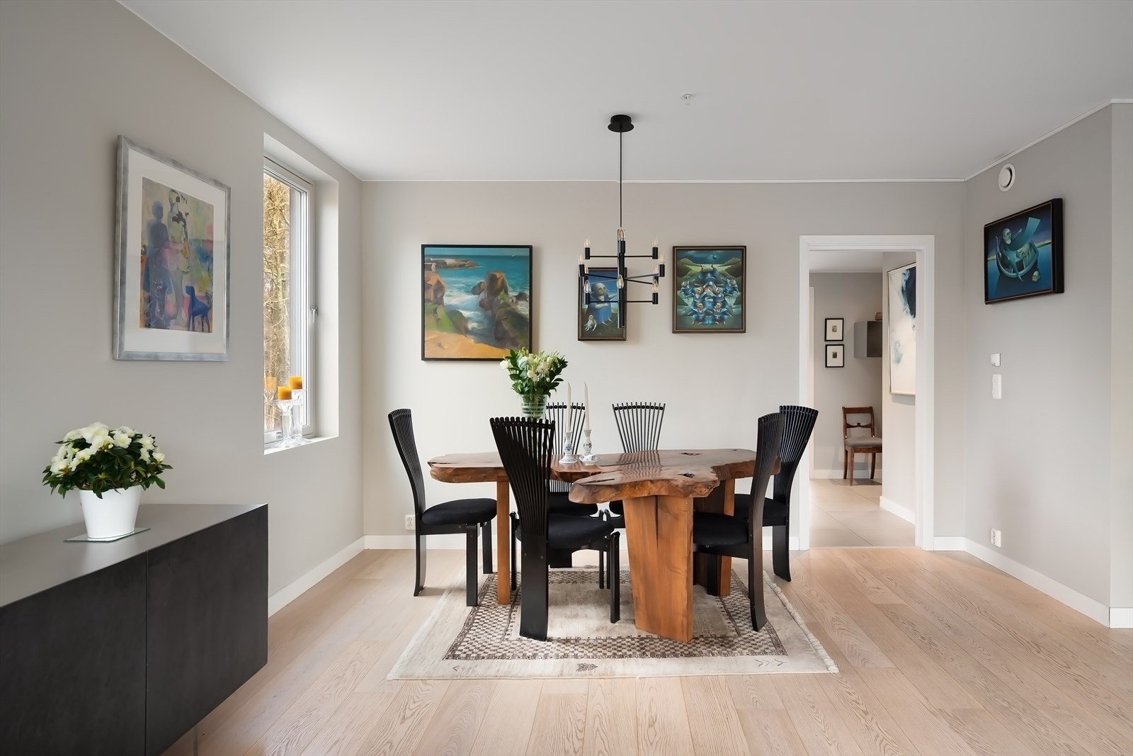 Plass til et stort spisebord. Galleribilde