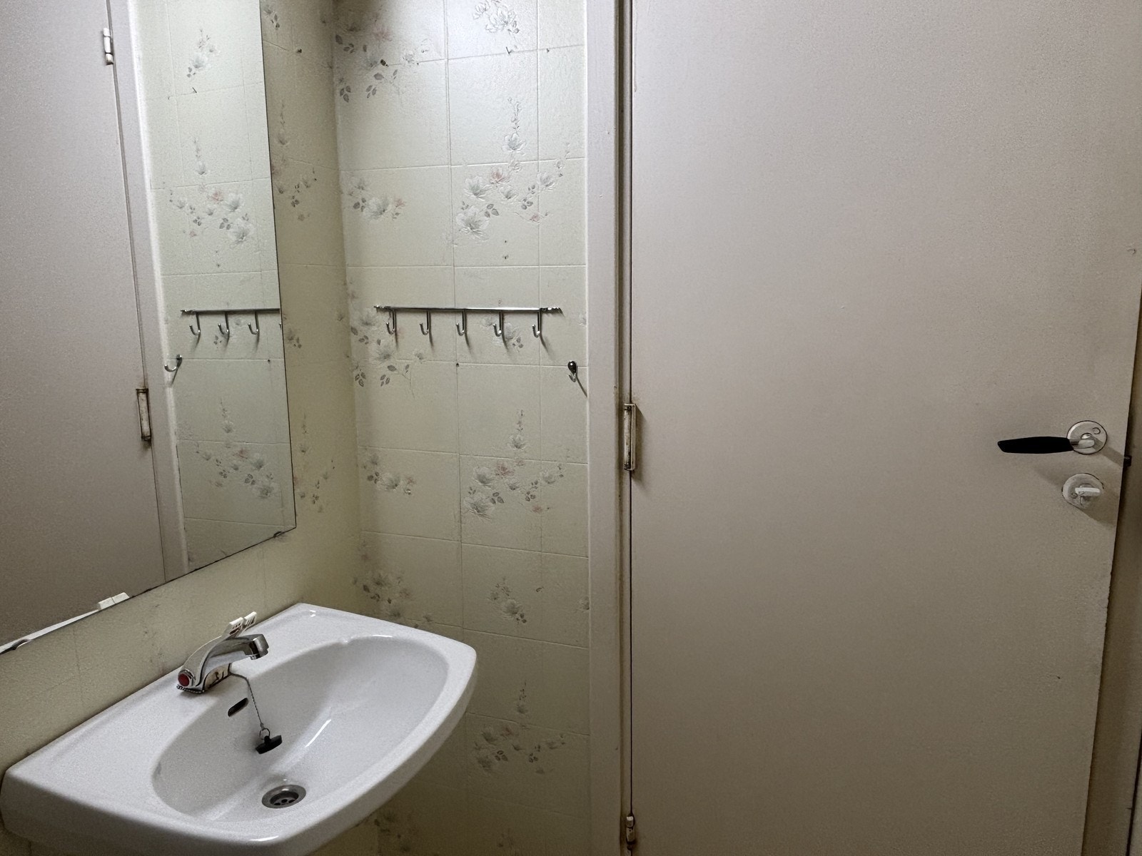 Baderommet inneholder wc, dusj og servant. Galleribilde