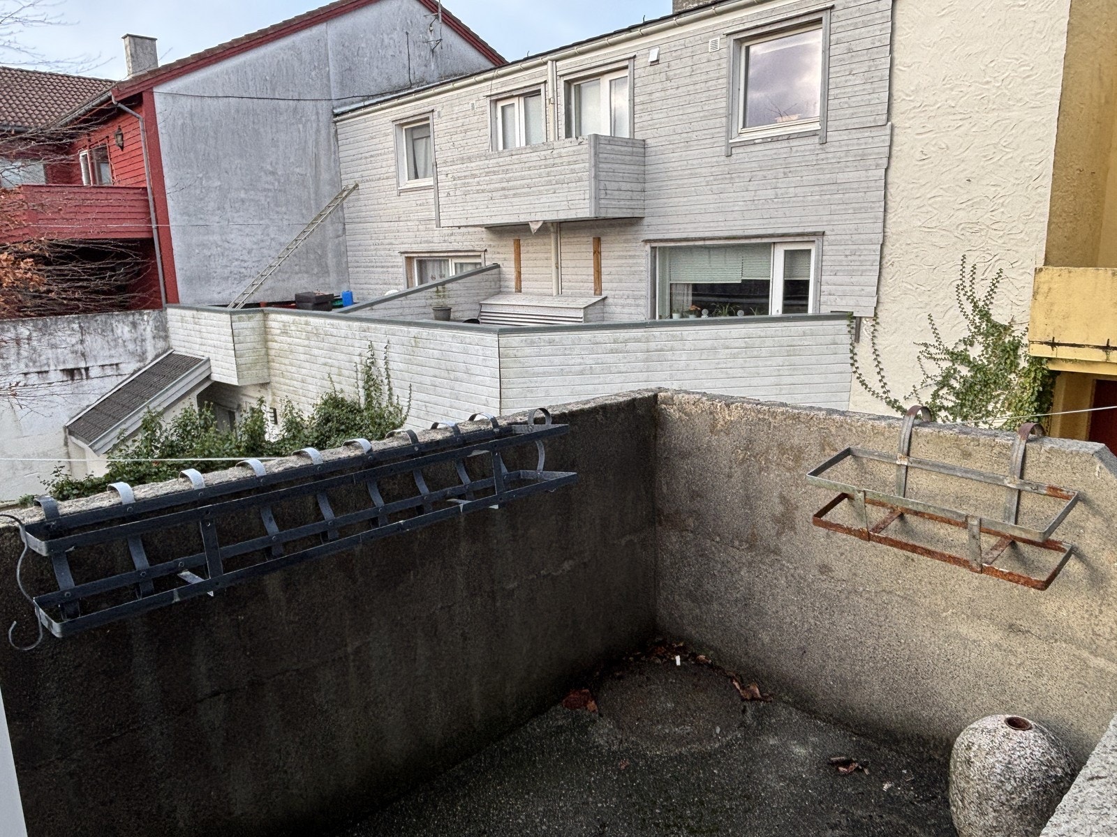 Utenfor stuen har man en liten vestvendt balkong med gode solforhold. Galleribilde