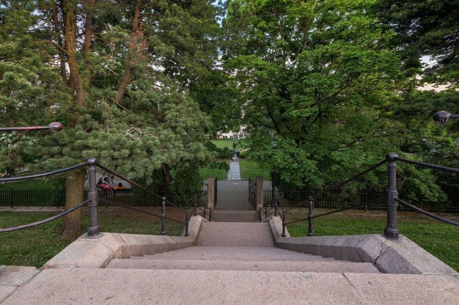 Med gangavstand til fine parker som Kampen park, Botanisk Hage og Tøyenparken, kan du enkelt nyte sommerdagene. Galleribilde