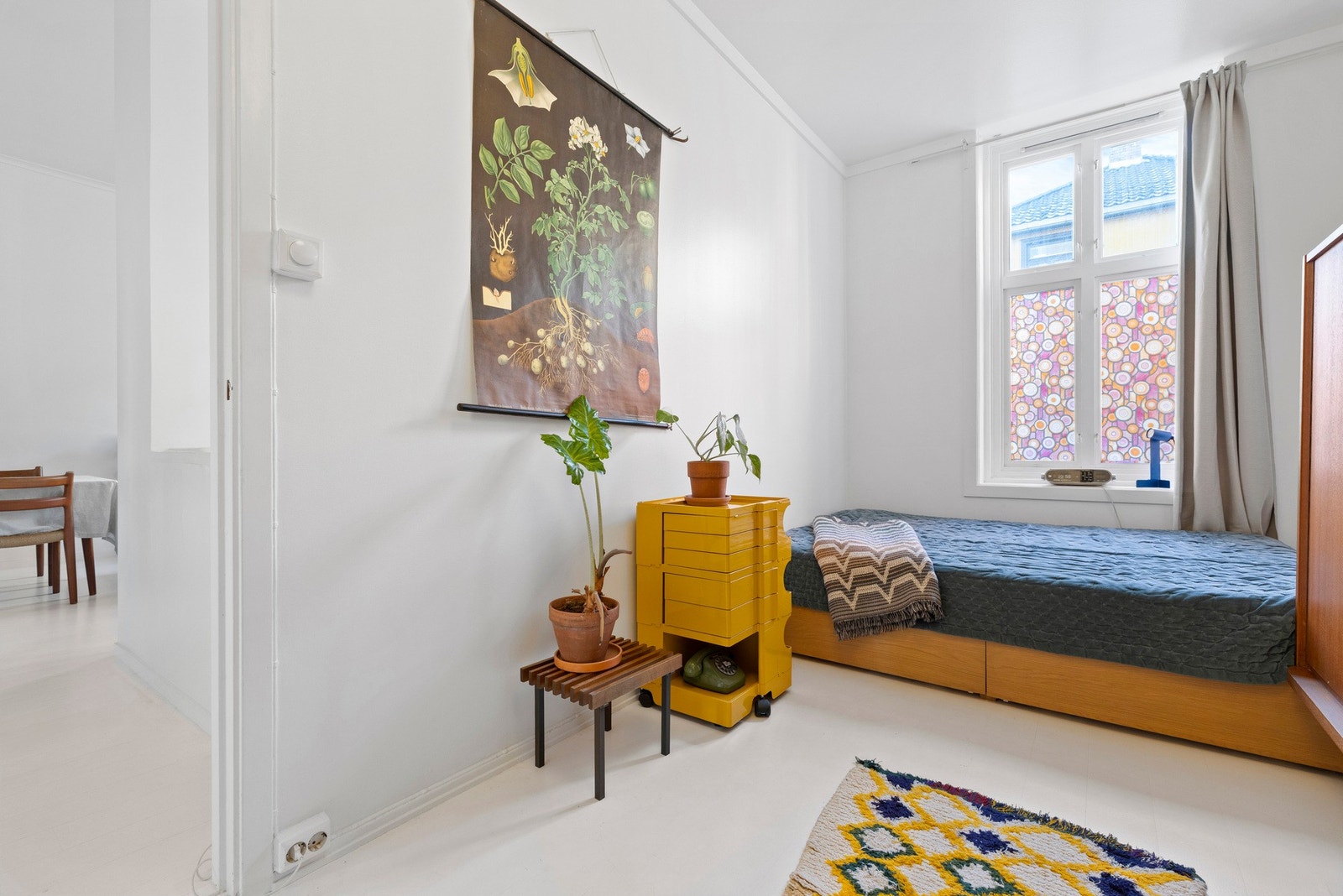 Soverommet oppleves som rolig og behagelig, med god plass til seng og tilhørende møbler. Galleribilde